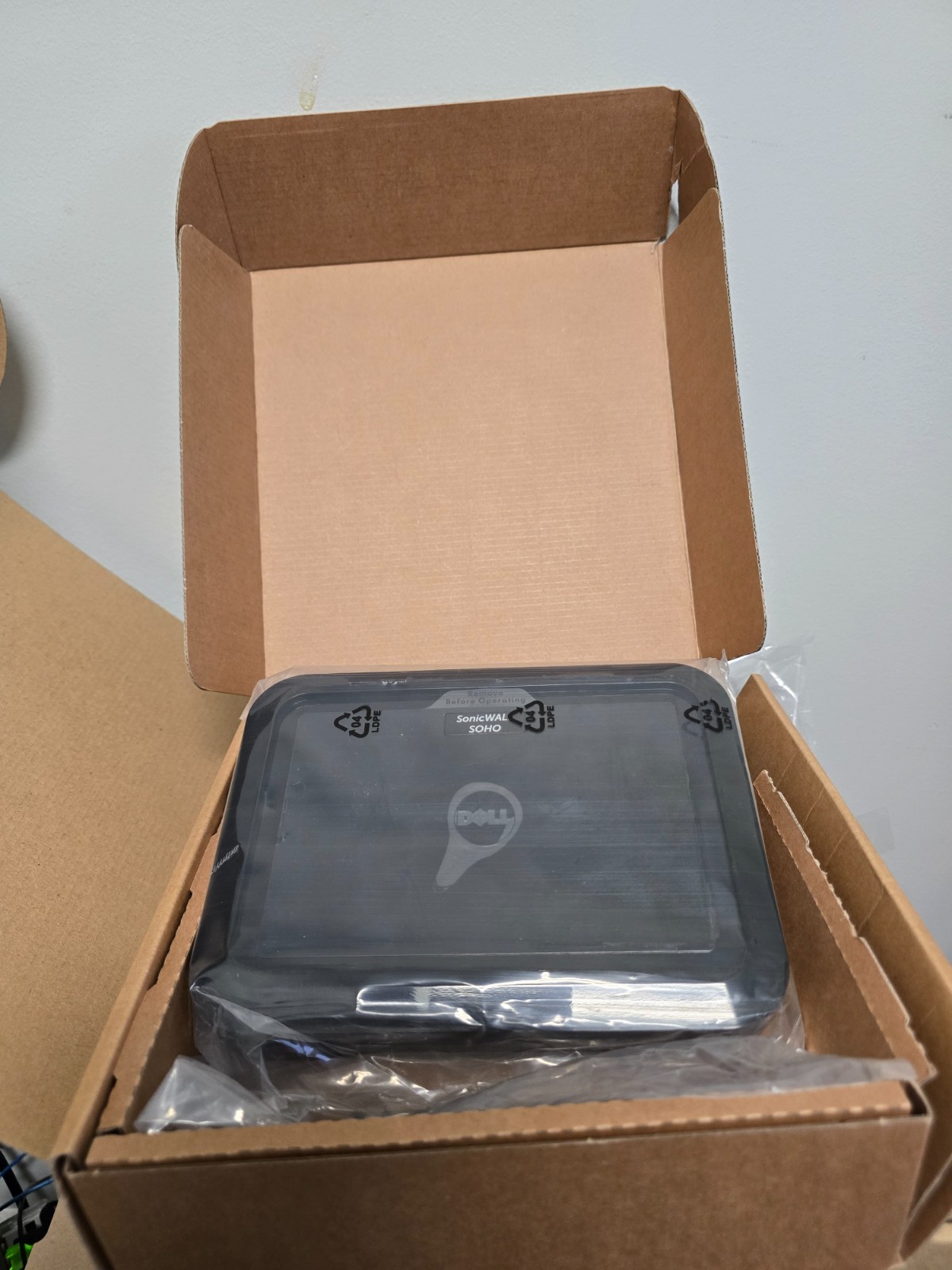 Dell SonicWALL SOHO APL31-0B9 5-Port Gigabit Firewall New Open Box