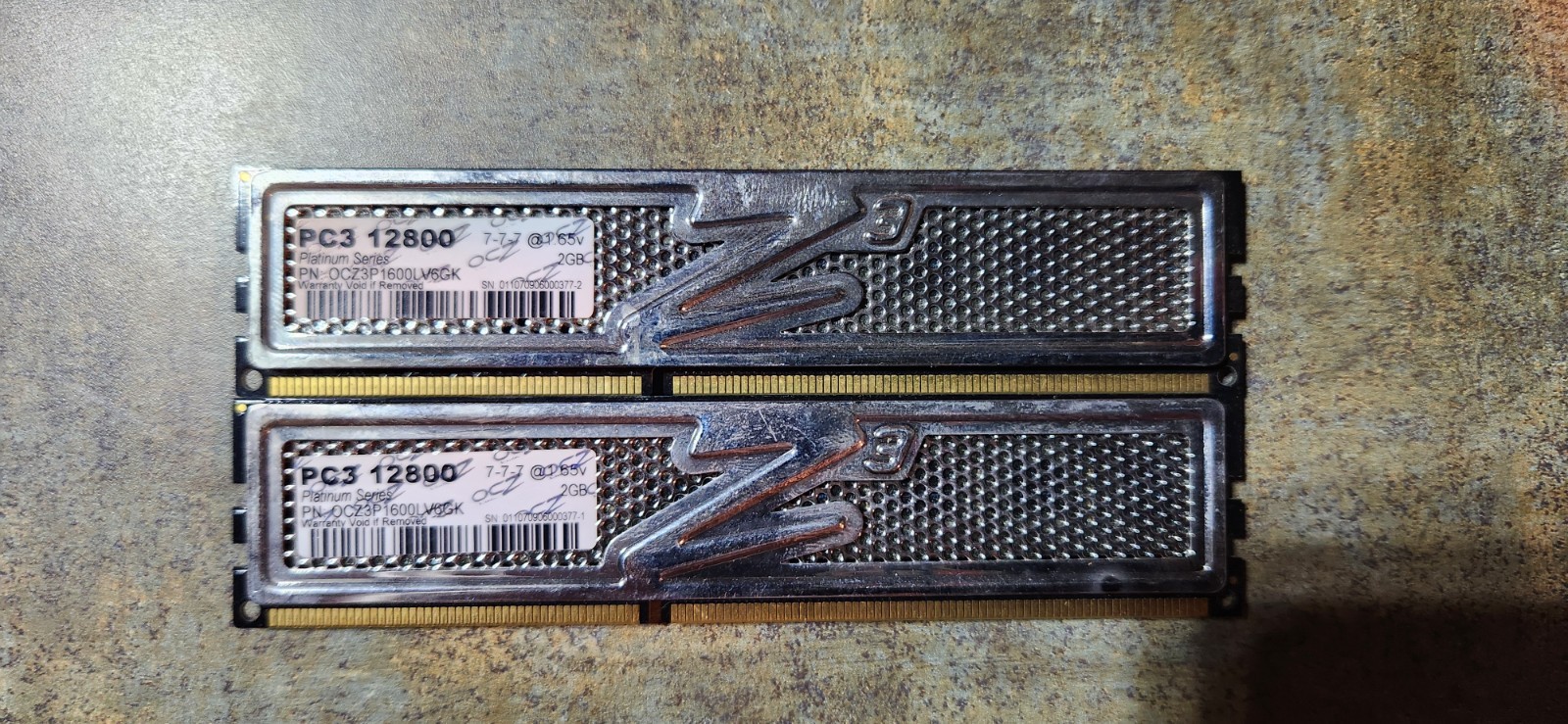 OCZ Platinum 6GB (3x2GB) DDR3 SDRAM OCZ3P1600LV6GK PC3-12800 7-7-7  @ 1.65v