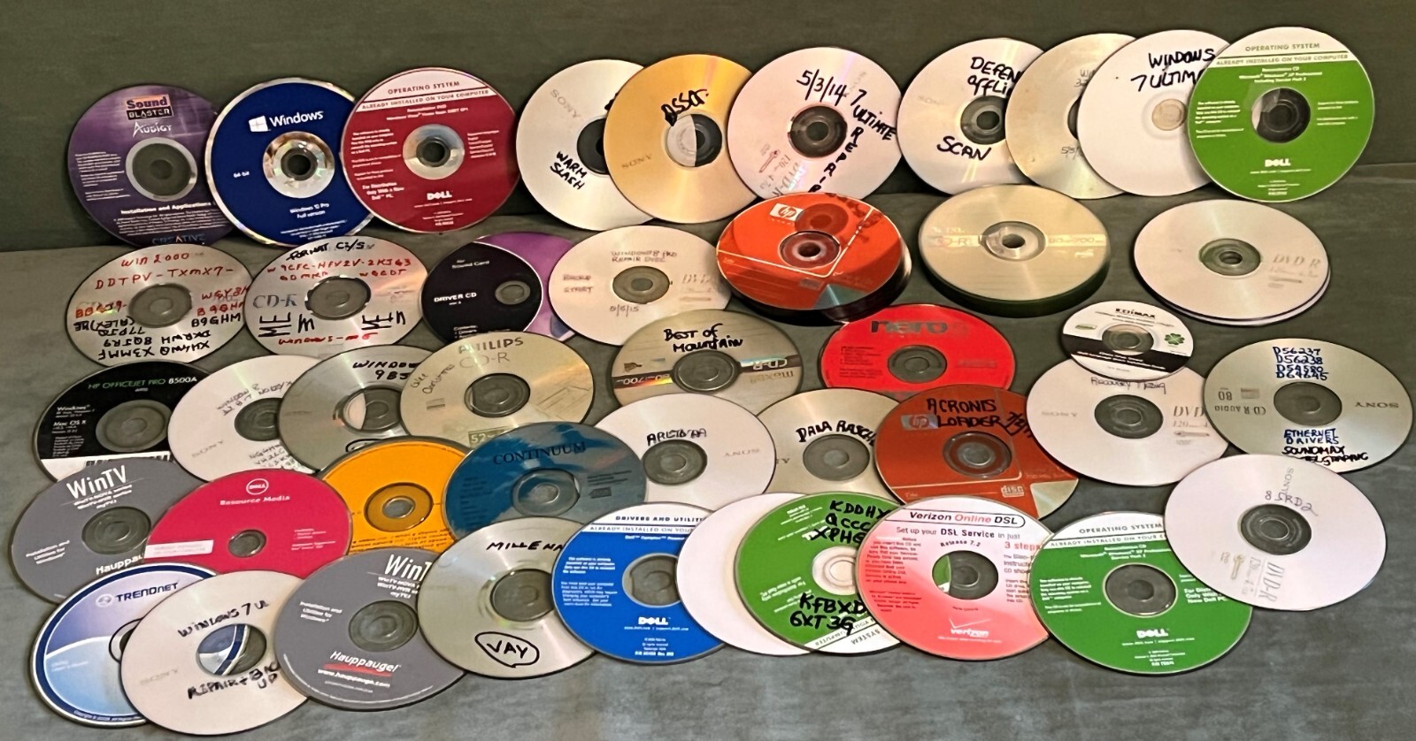 Mixed Lot of 65pc HP Invent CD-RW, Sony DVD-R, Maxell CD-R, Software Discs etc.