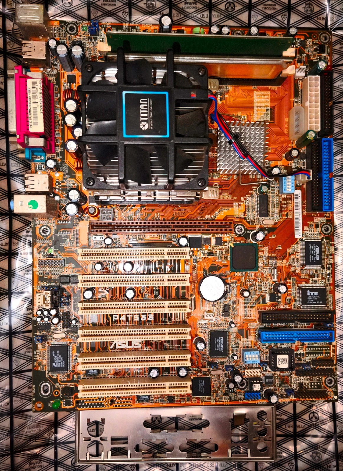 Vintage ASUS P4T533 Motherboard P4 2.4GHz, 512MB RDRAM (232-pin), I/O Shield.