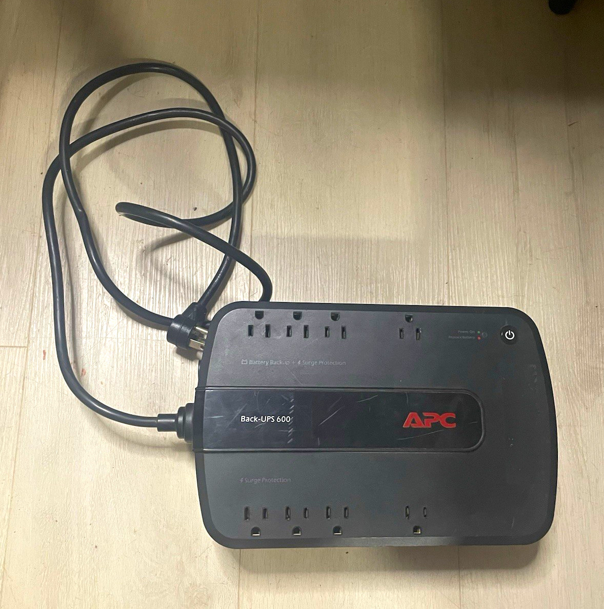 APC Back-UPS 600 BN600G Desktop UPS 600VA 360W 8 Outlets 120V Black