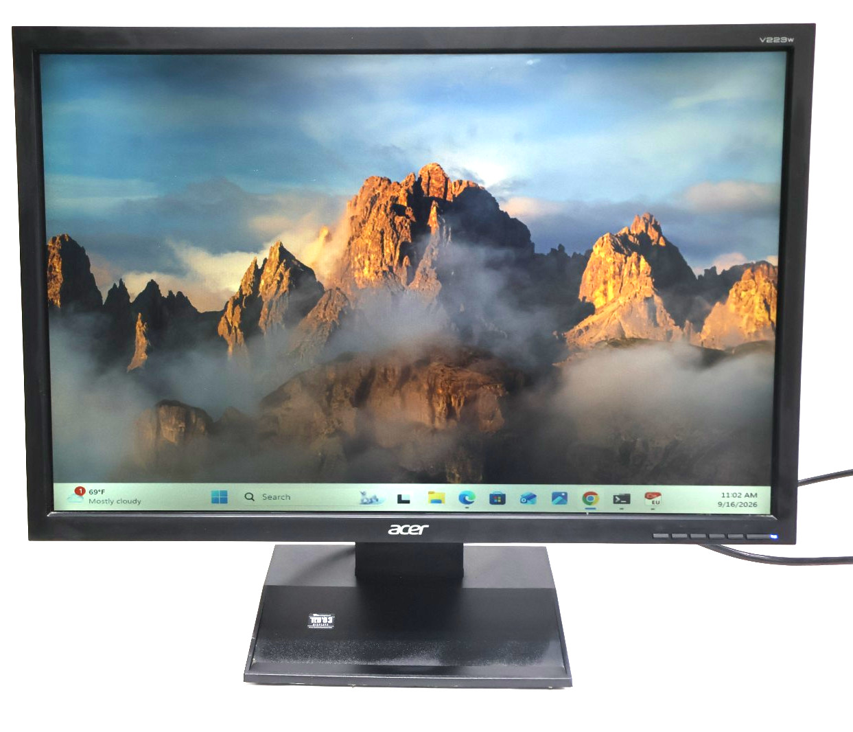 Acer V223W EJbd 22" Black Widescreen LCD Monitor with Stand