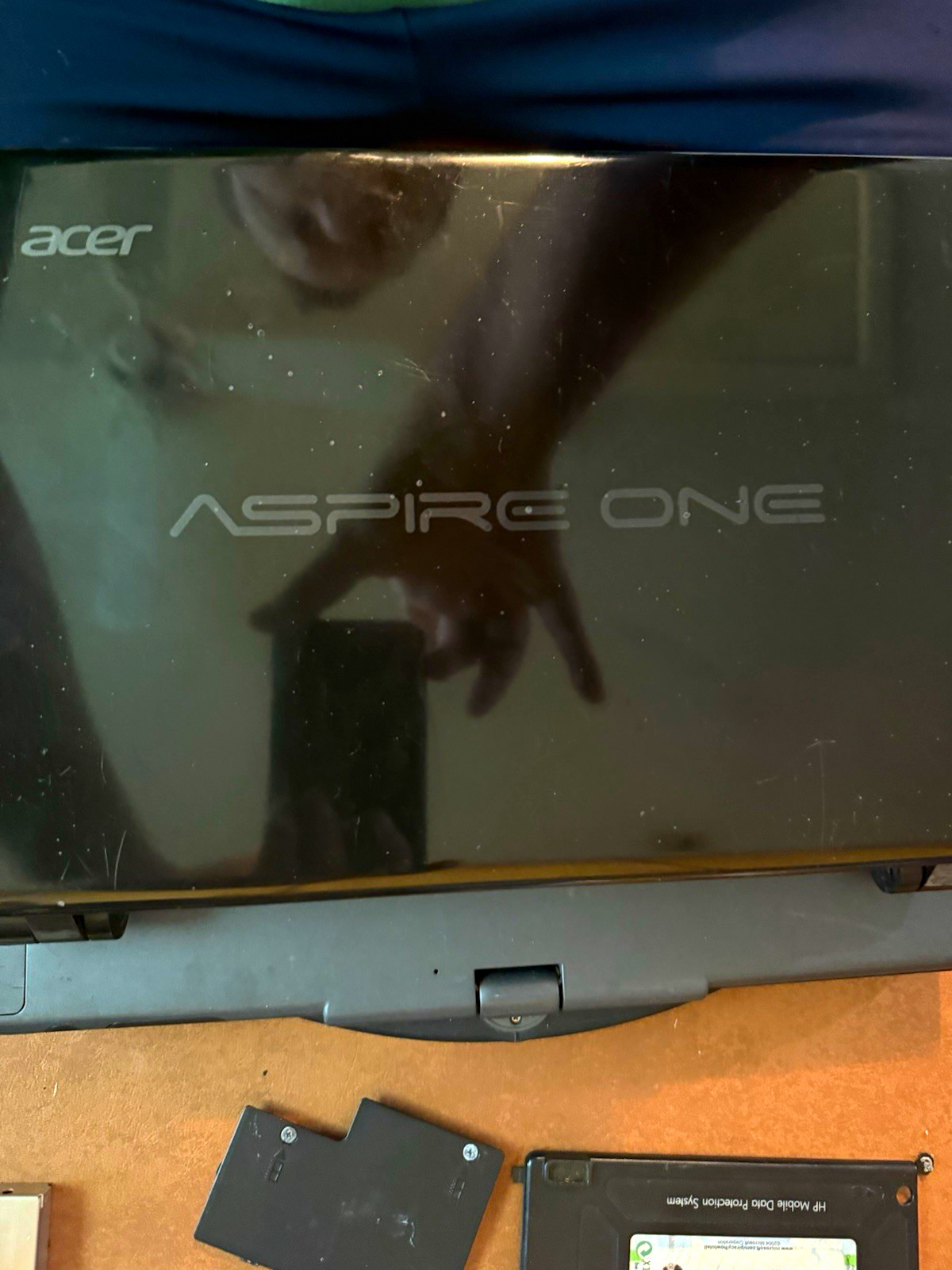 Acer Aspire One 10.1" Netbook AMD C-60 2GB 320GB HDD No charger No battery