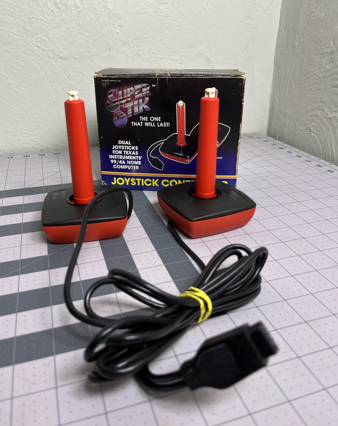 Super Stik Vintage Pair of 2 Red Joystick Controllers For Atari 2600 Commodore