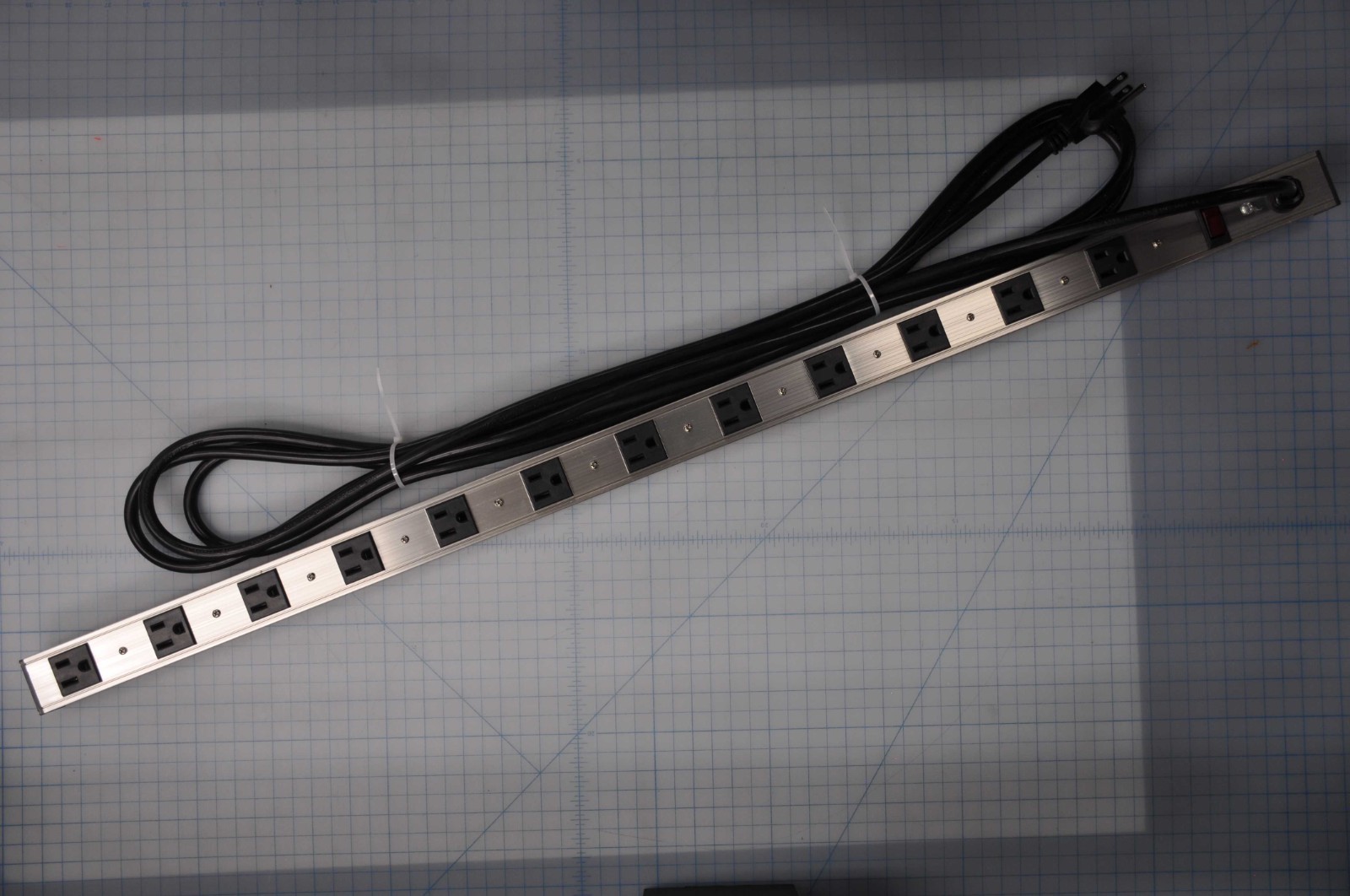 LANSHION - POWER STRIP HEAVY DUTY METAL SURGE PROTECTOR 12 OUTLETS B01MCS6XRB