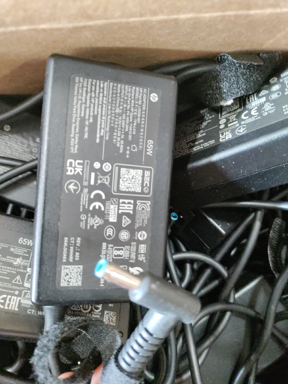 Lot Of 50 65W HP AC Adapter Charger blue tip $ 530