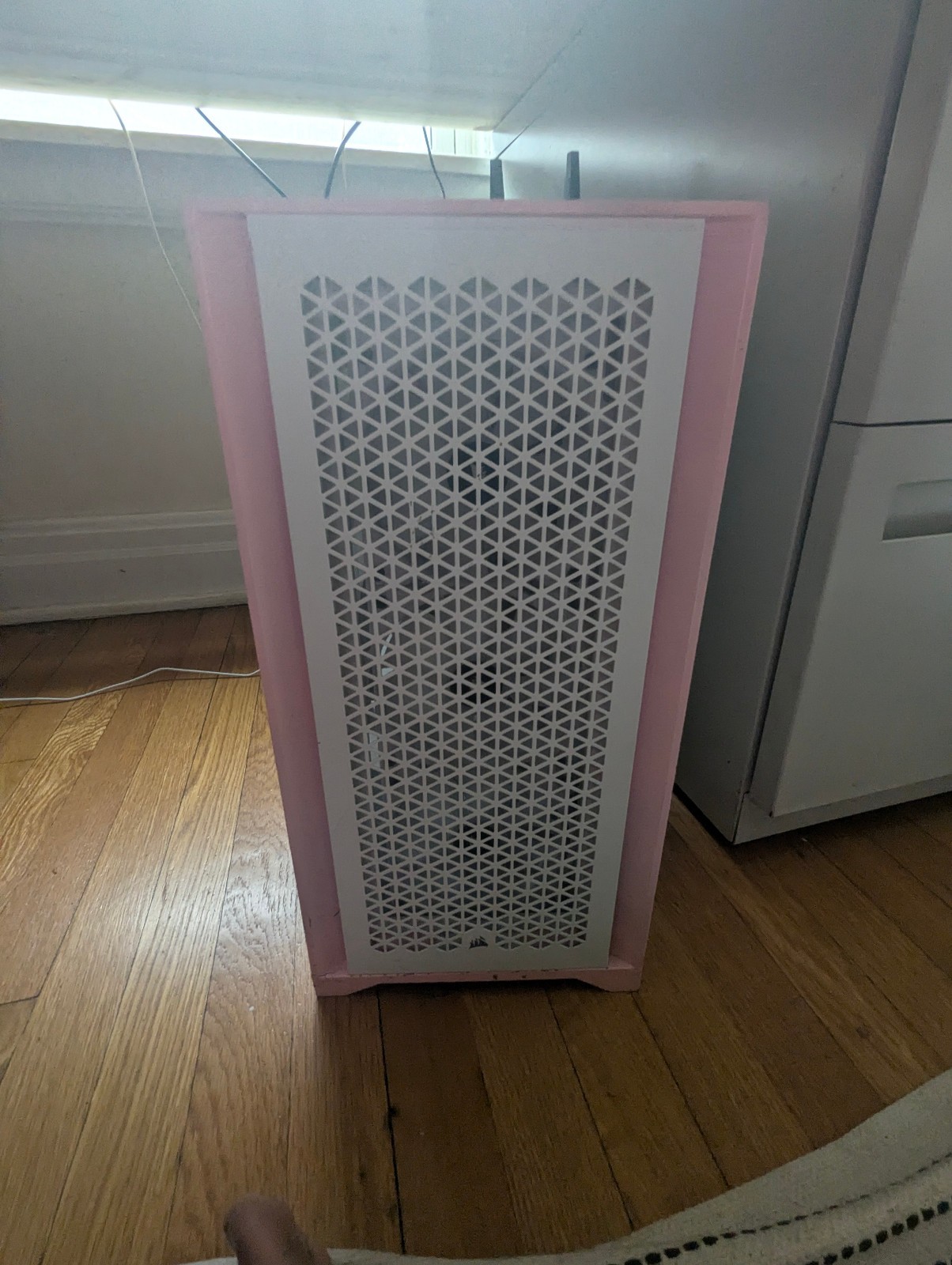 Gaming computer desktop pc- Pink spray painted accents (Speecs in Description)