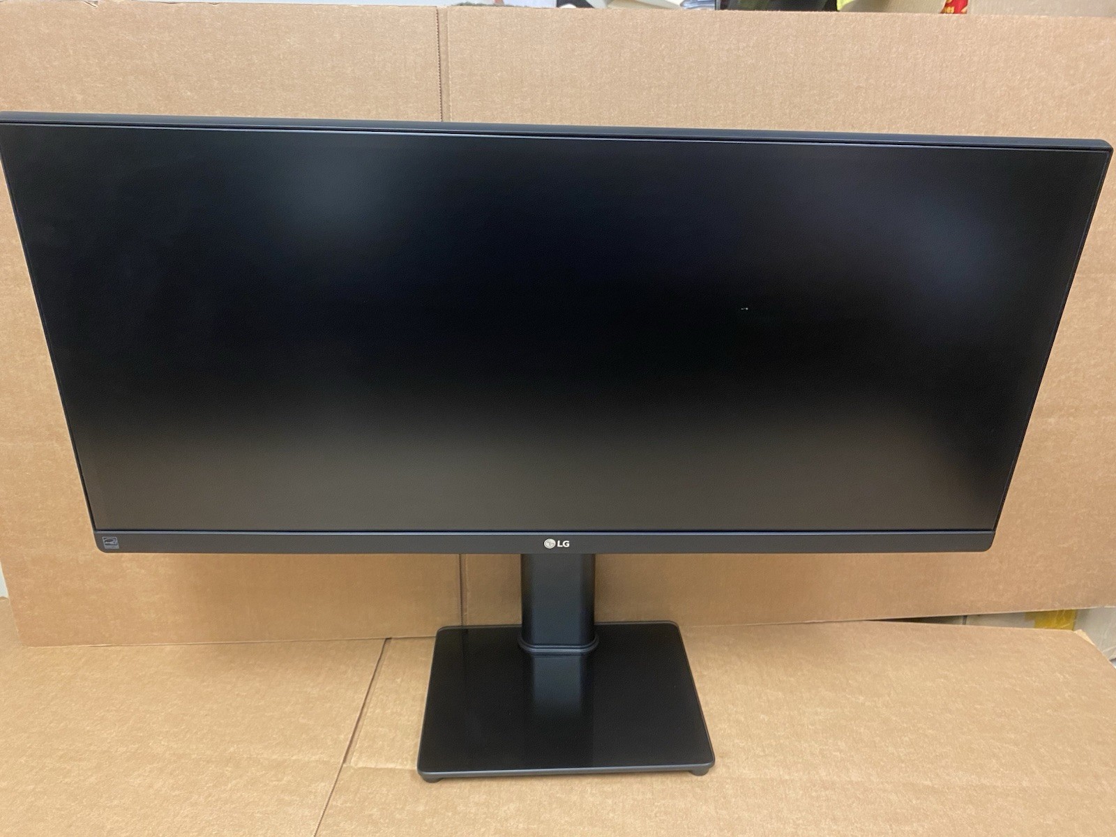 LG 29UB55-B 29” 29UB55D Monitor  With AC Adapter and HDMI cable.