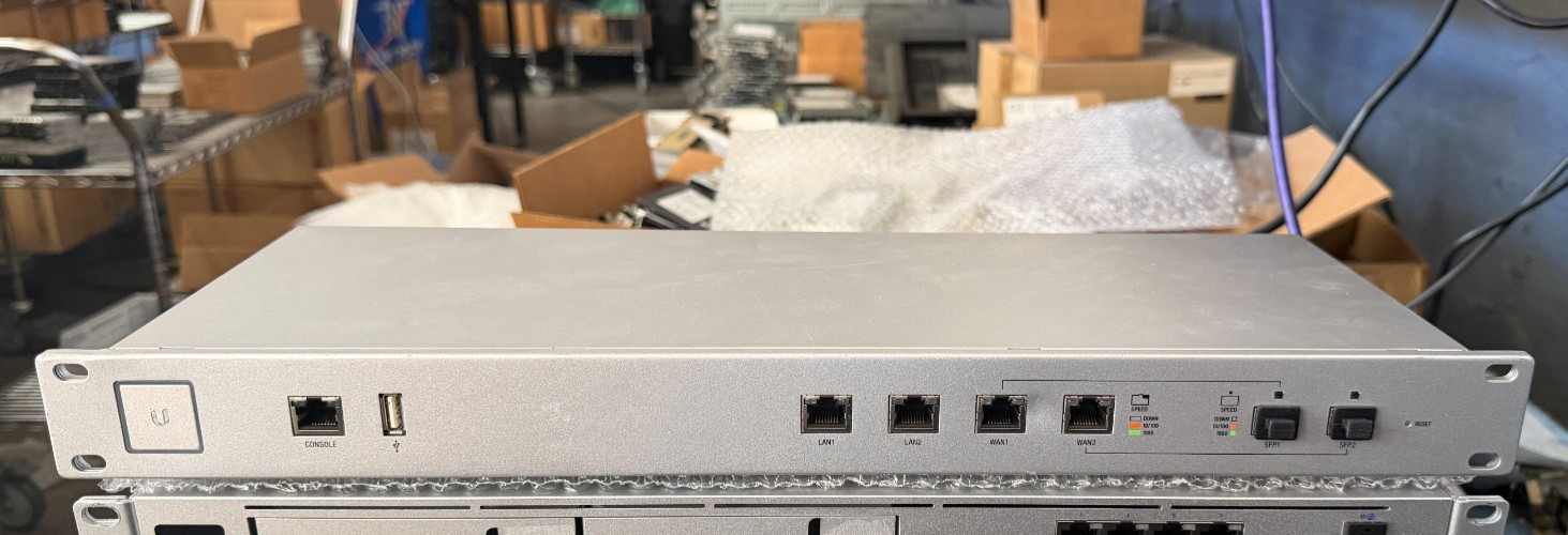 Ubiquiti Networks UniFi Security Gateway Pro USG-PRO-4
