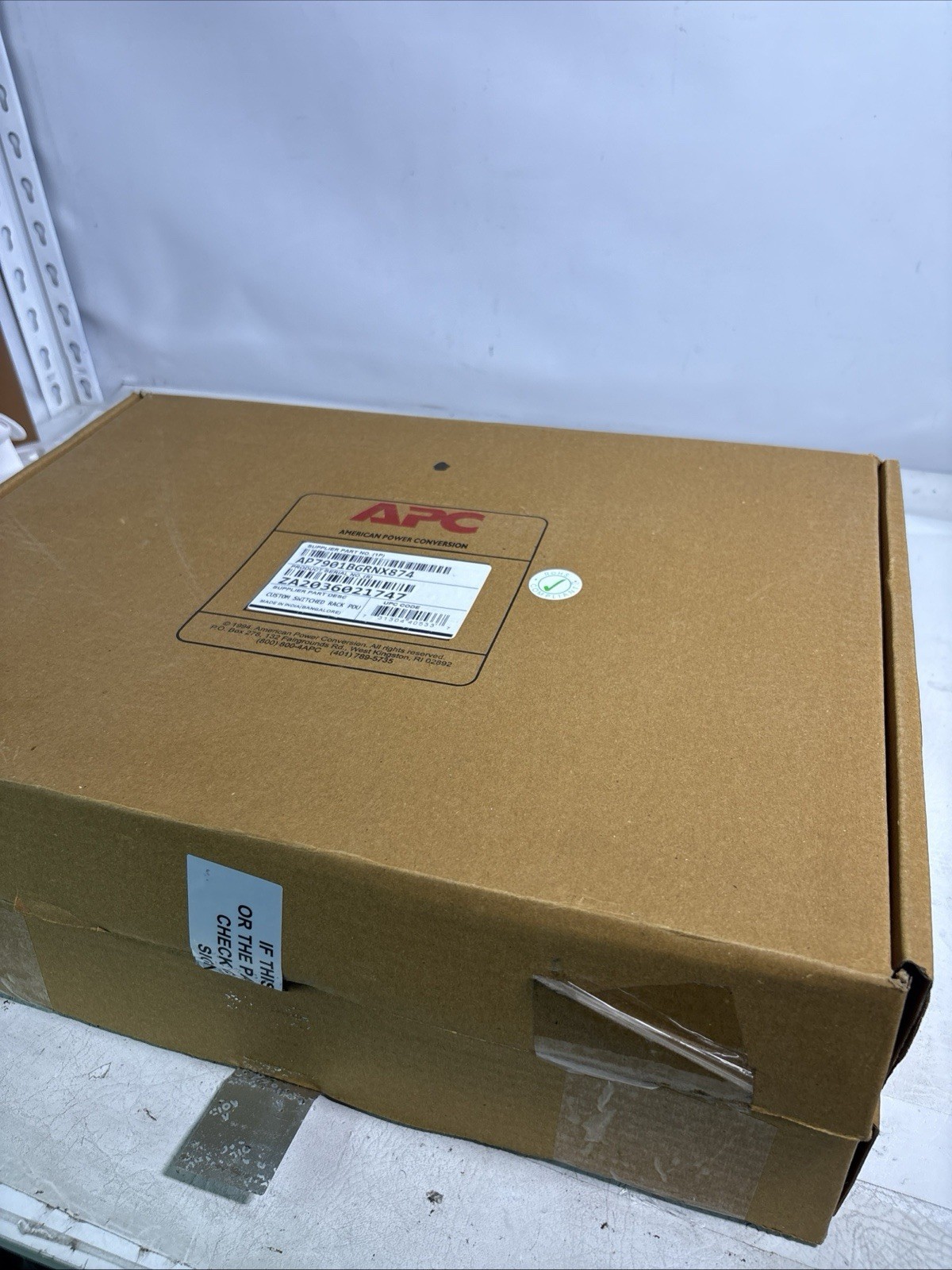 APC AP7901BGRNX874 Rack PDU, Custom Switched Rack PDU / OPEN BOX