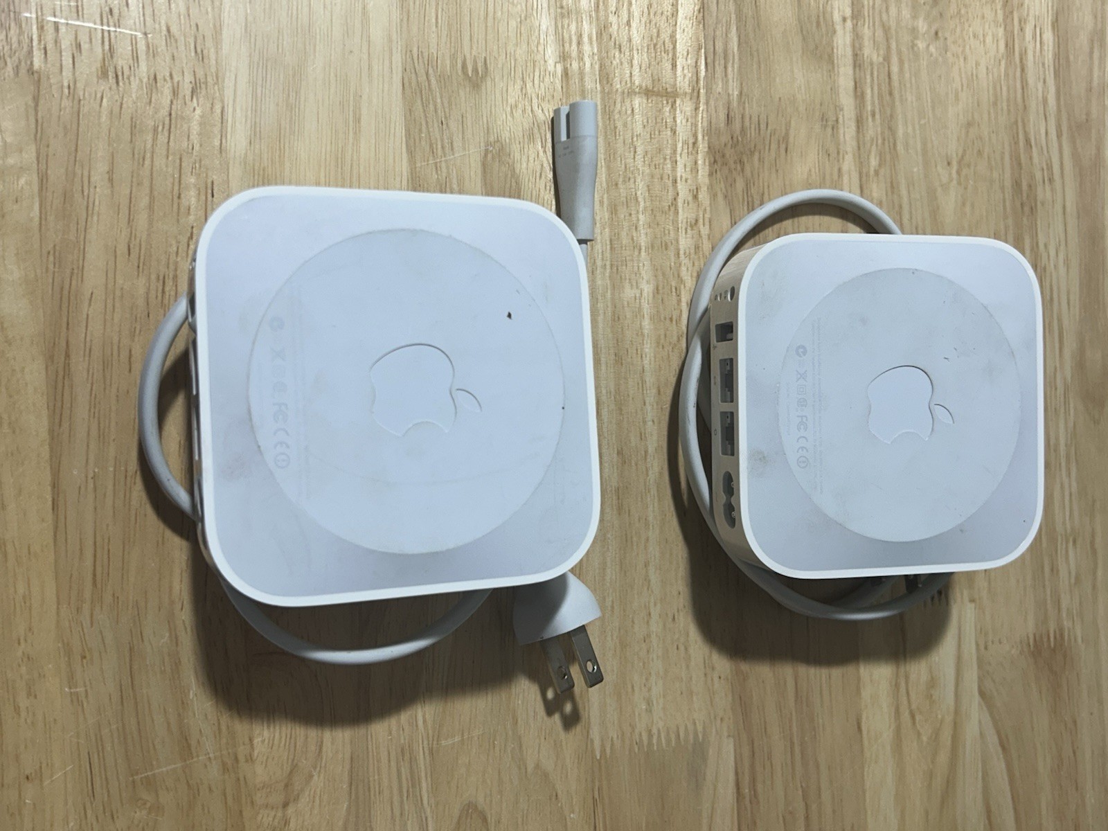 2 Apple AirPort Express Dual-Band Router 300 Mbps 2-Port Ethernet USB WHT A1392