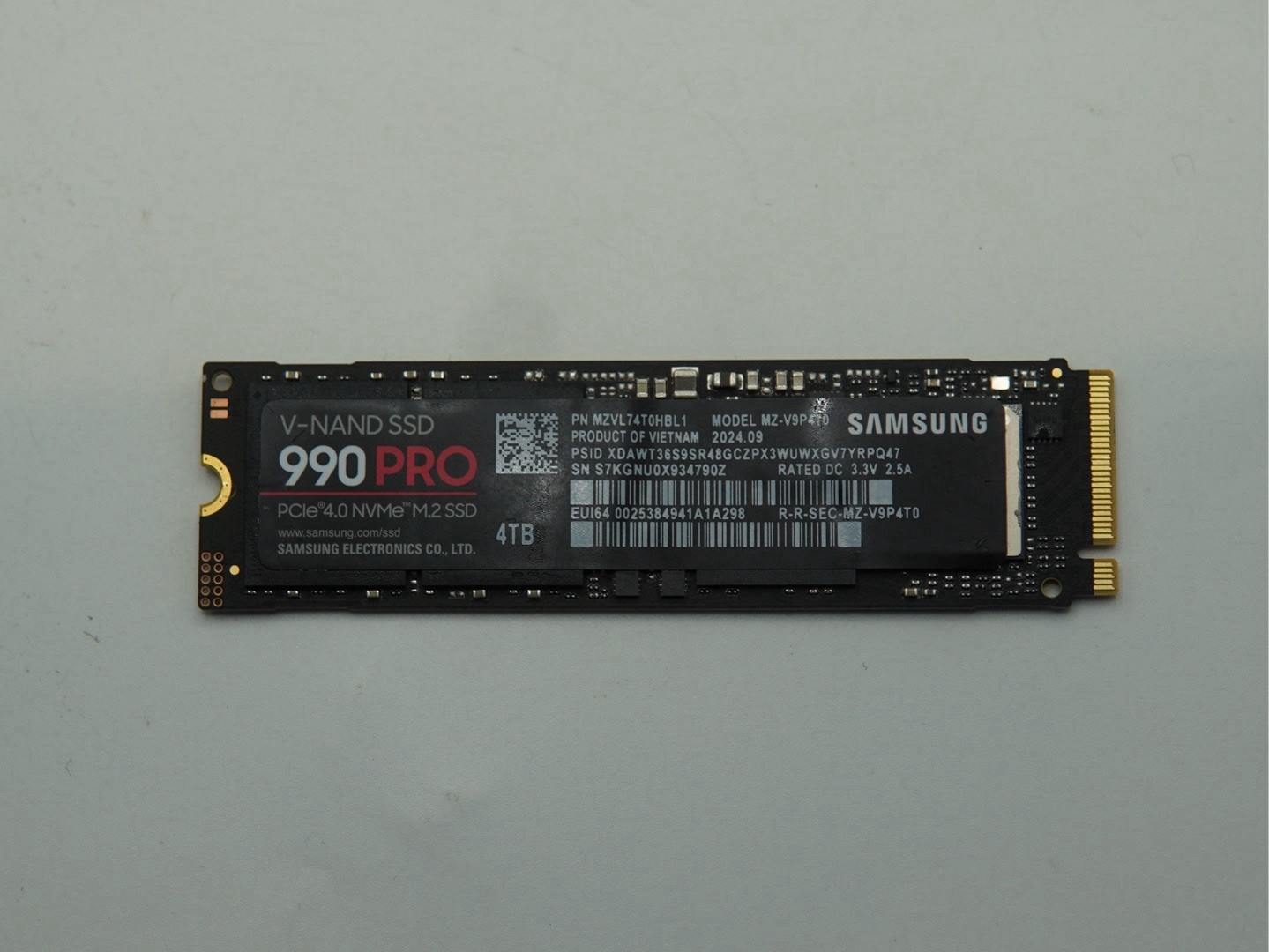 Samsung 990 PRO 4TB PCIe 4.0 NVMe M.2 Internal SSD V-NAND MZ-V9P4T0.