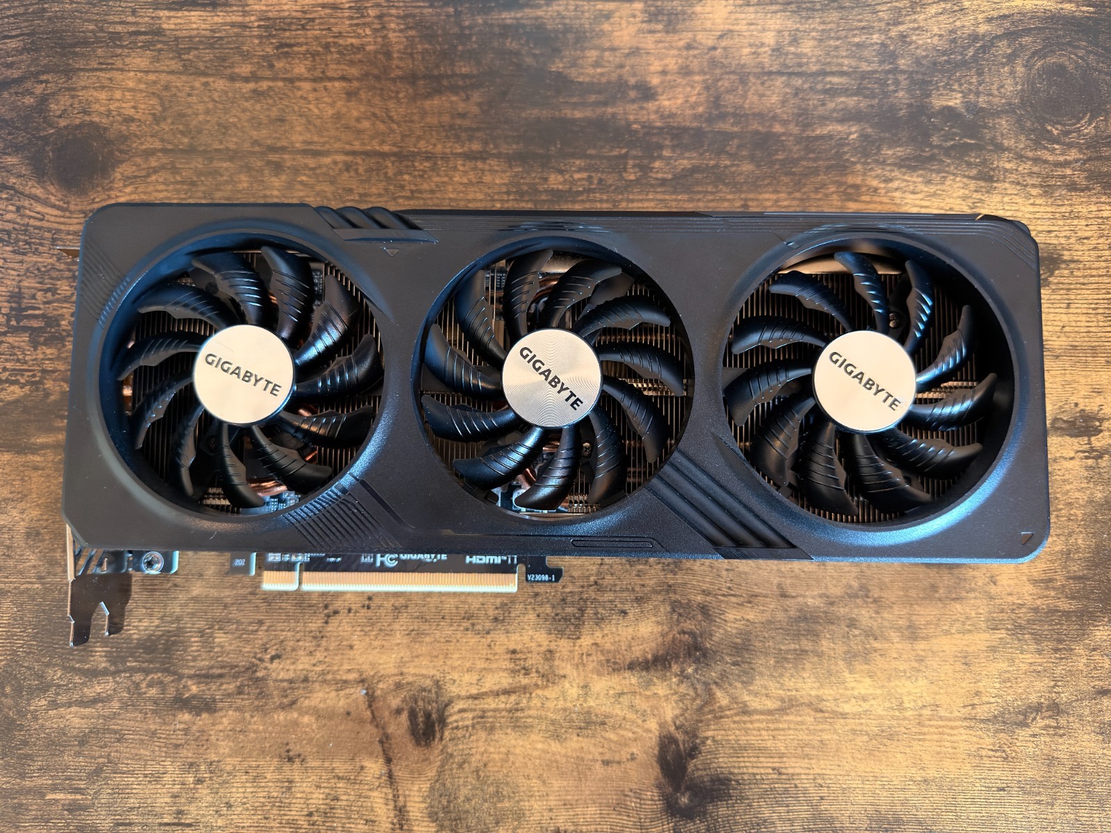 GIGABYTE AMD Radeon RX 7600 XT Gaming OC 16GB (No Original Box)