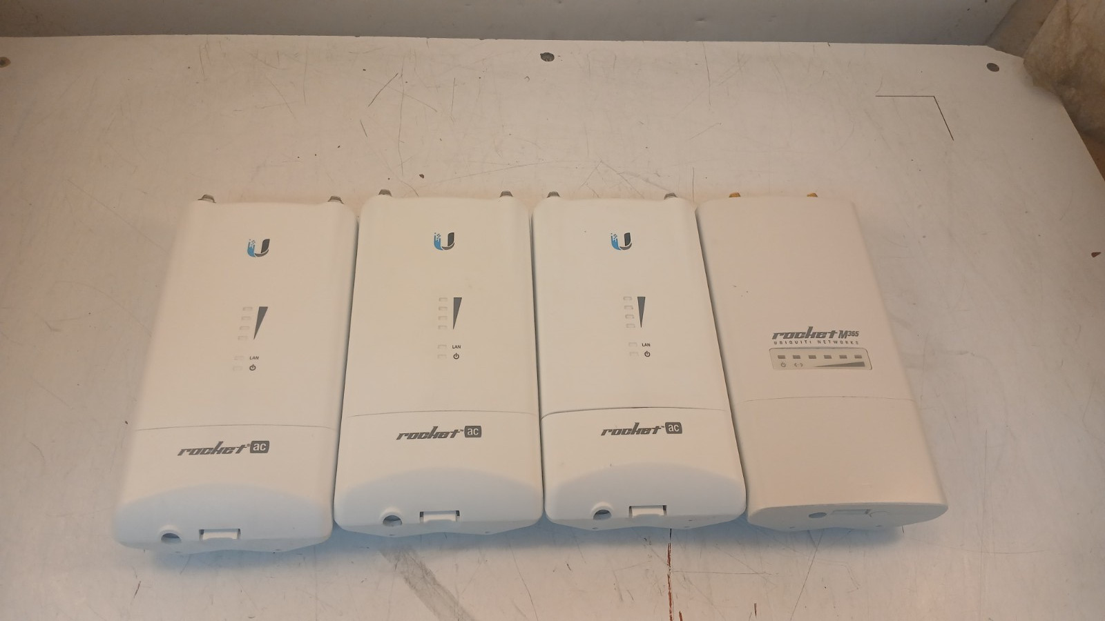 Mixed Lot of 4 Ubiquiti Rocket  Wireless Access Points *TESTED WORKING* *READ*