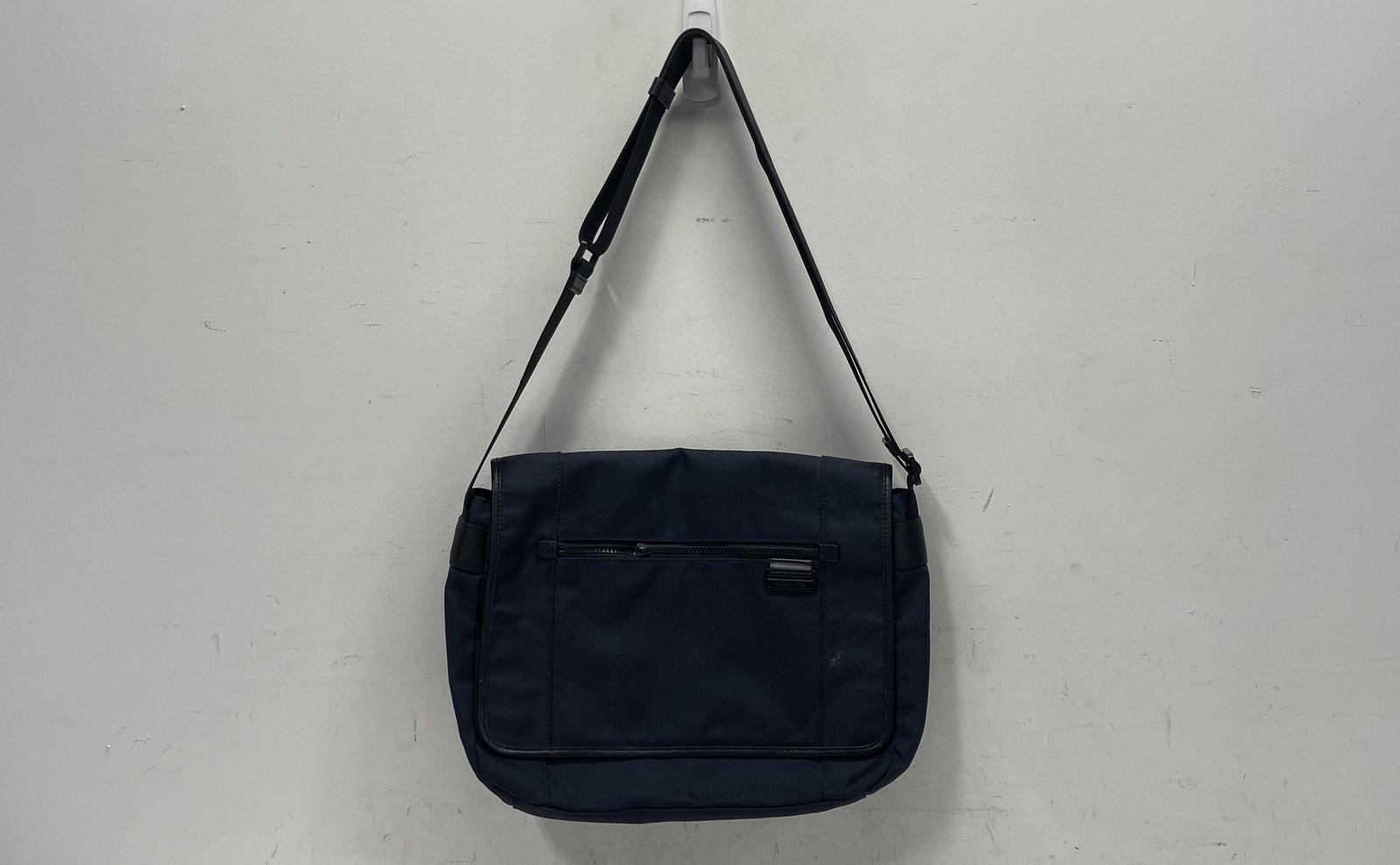 Michael Kors Navy Blue Nylon Messenger Laptop Crossbody Bag Work Travel