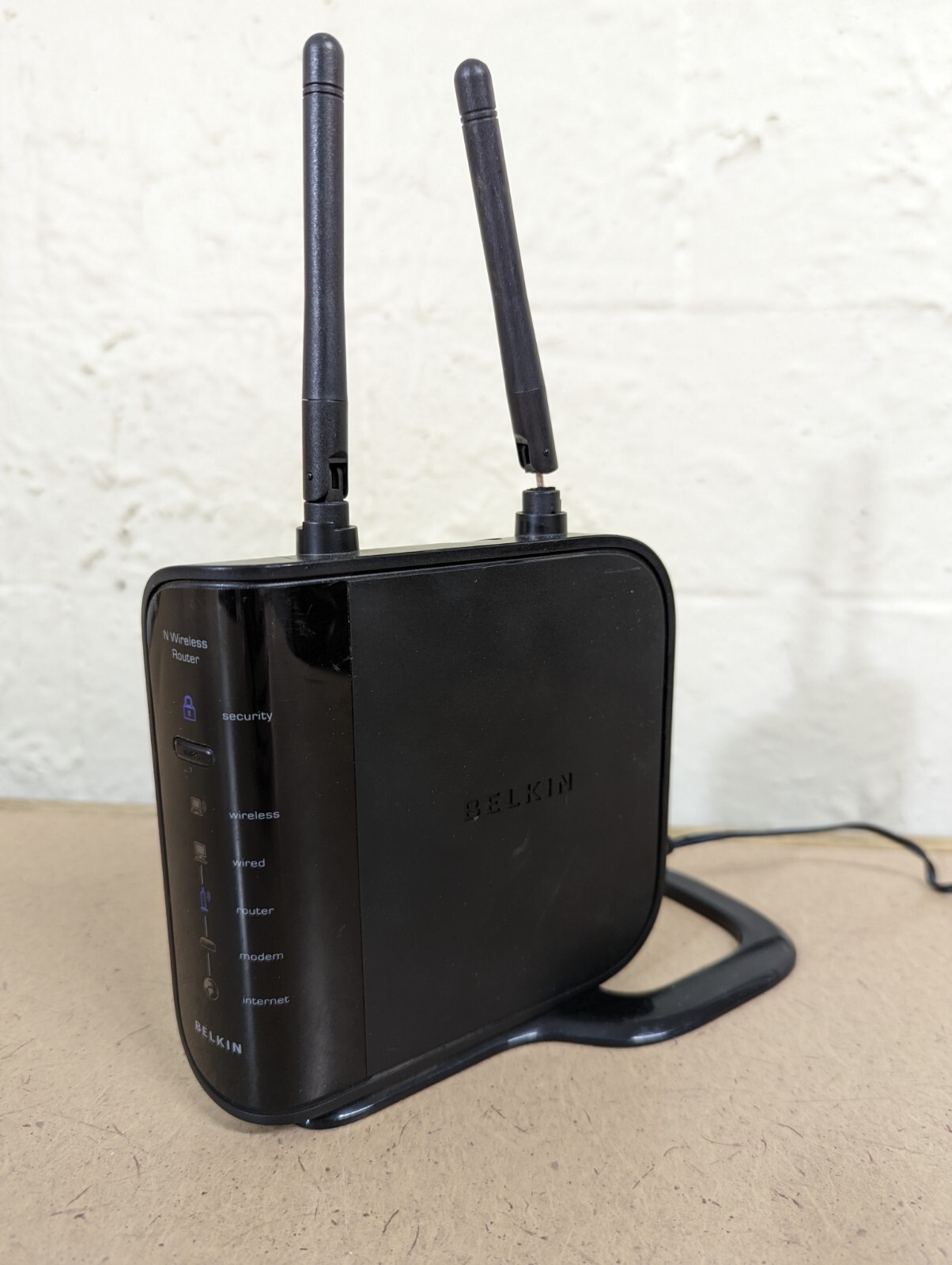 BELKIN F5D8236-4v3 N Wireless 4-Port Router w/ Power Supply Bundle
