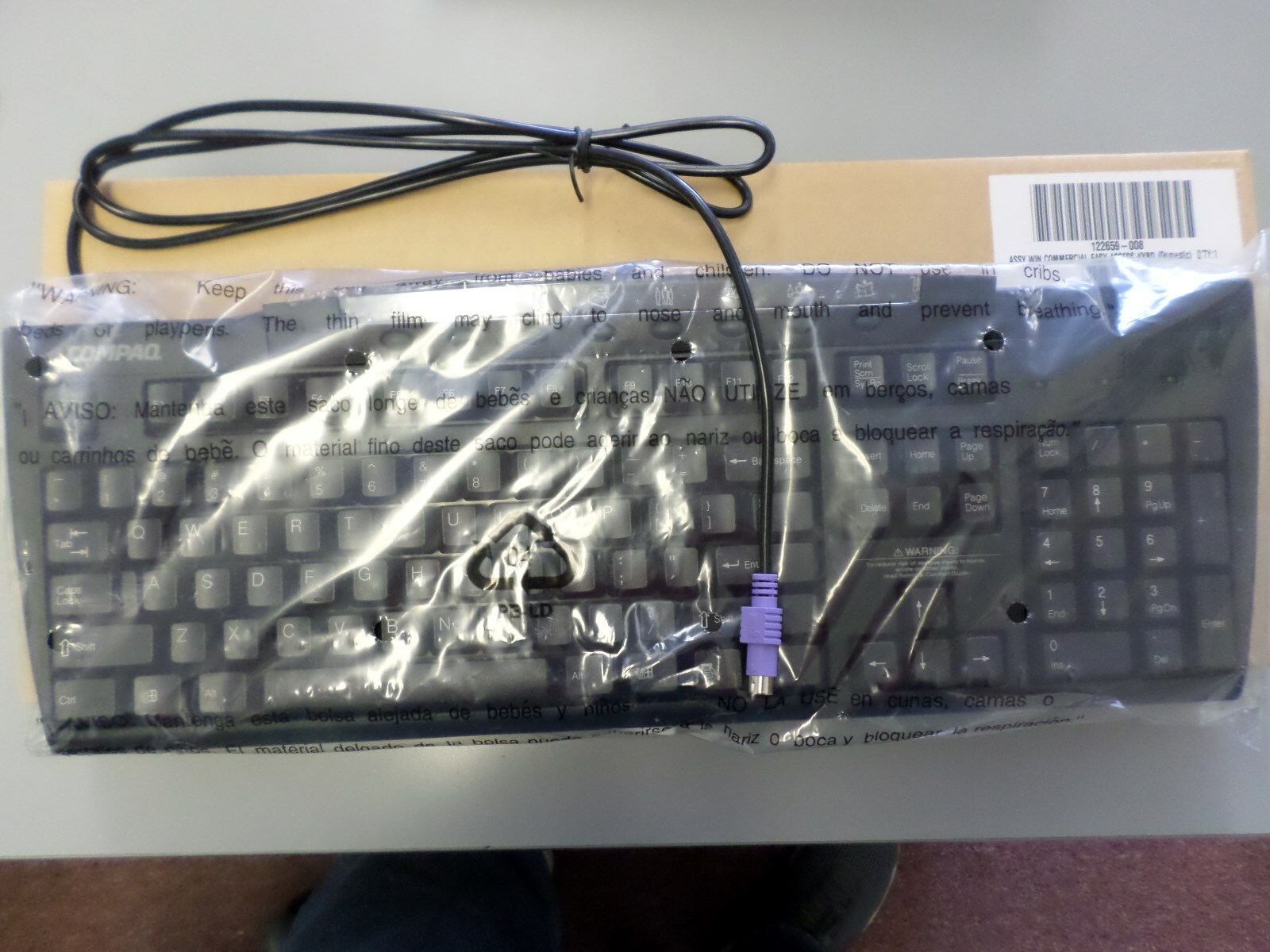 Compaq HP 122659-008 KB-9963 Black PS2 Keyboard New