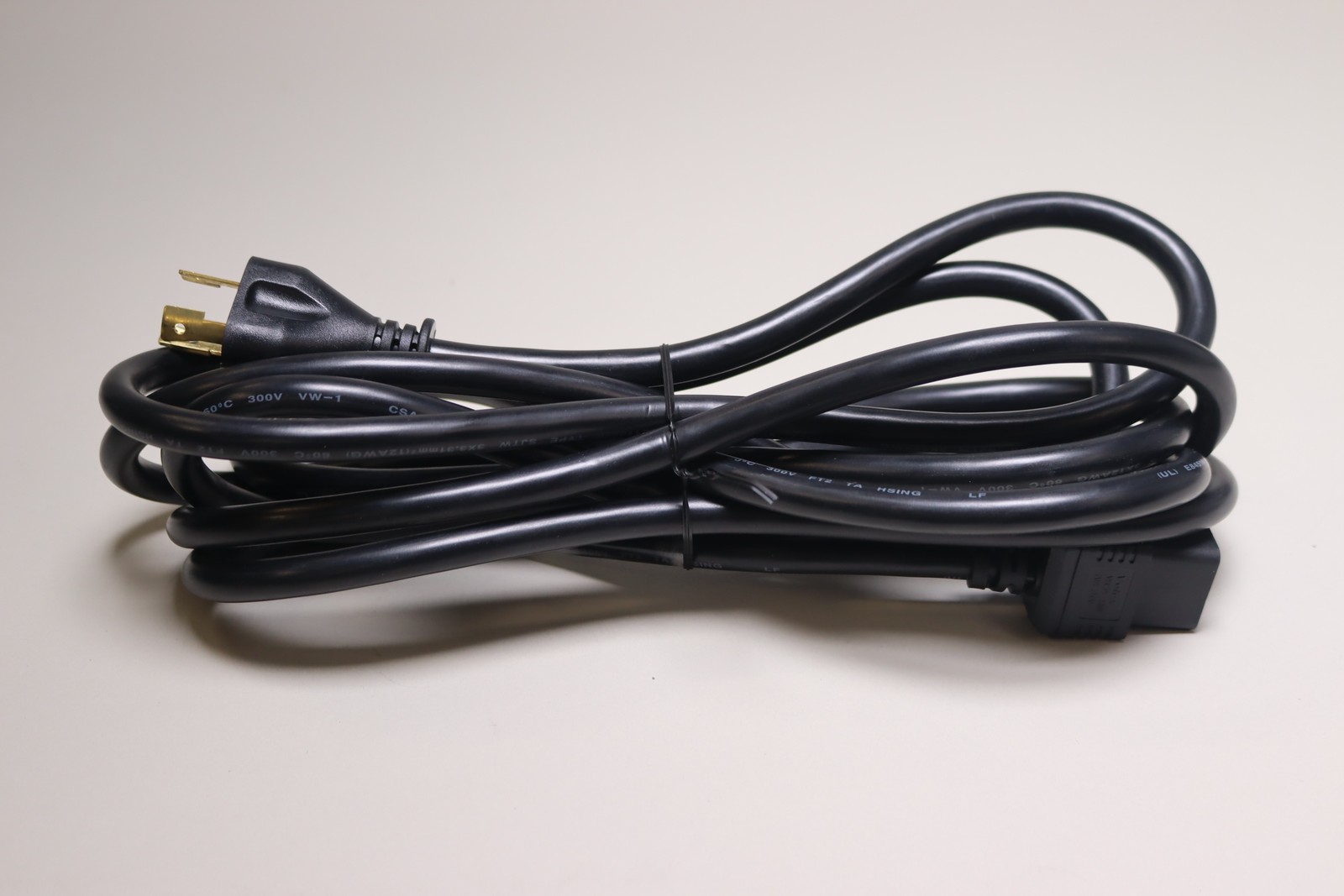 NEW Volex Cisco 72-1411-01 300V 12AWG Twist Lock power cord L6-20