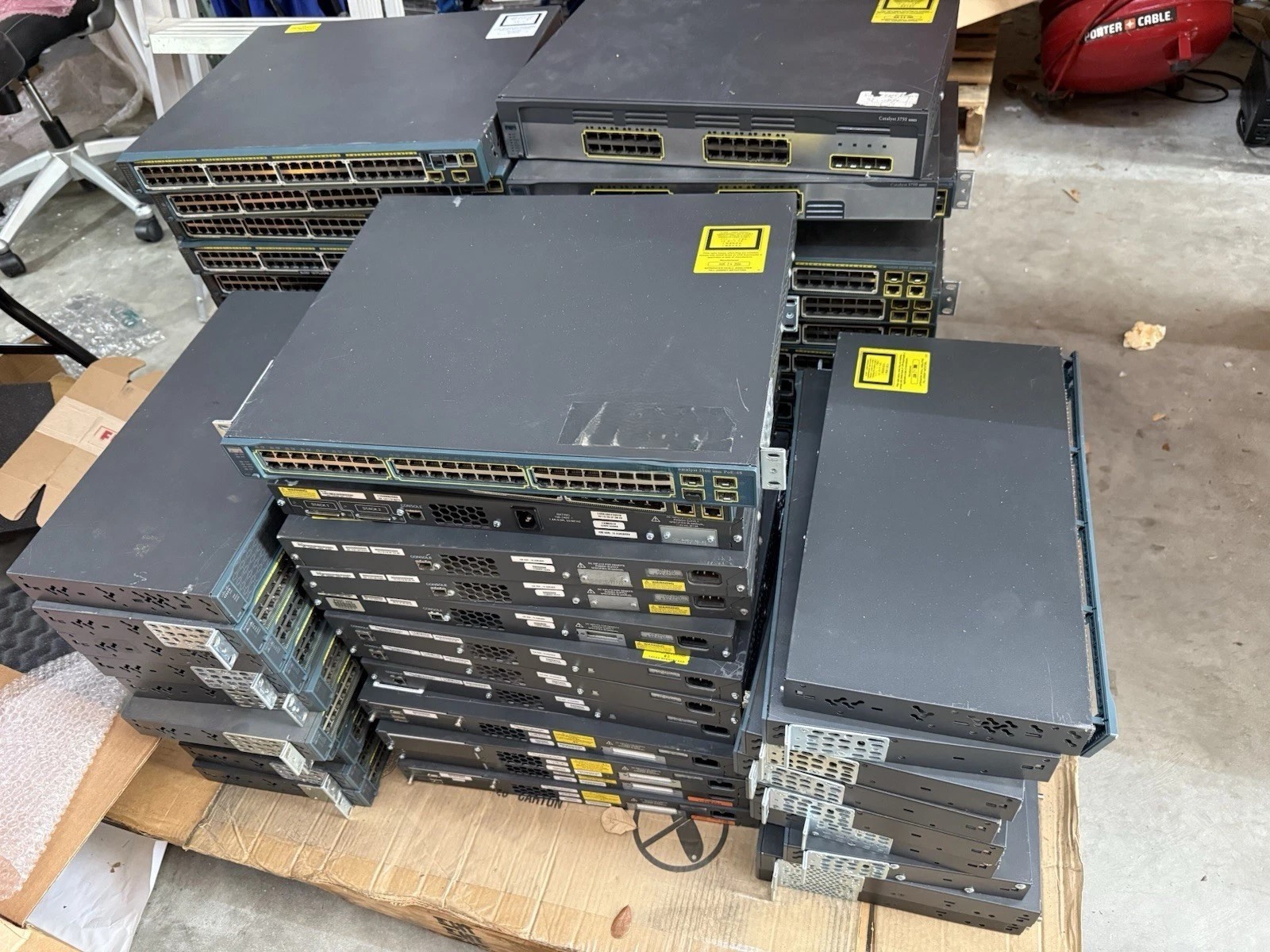 Cisco DS-C9396S-K9 MDS 16G FC Switch with 48x Active Ports MDS 9396S HW BASE
