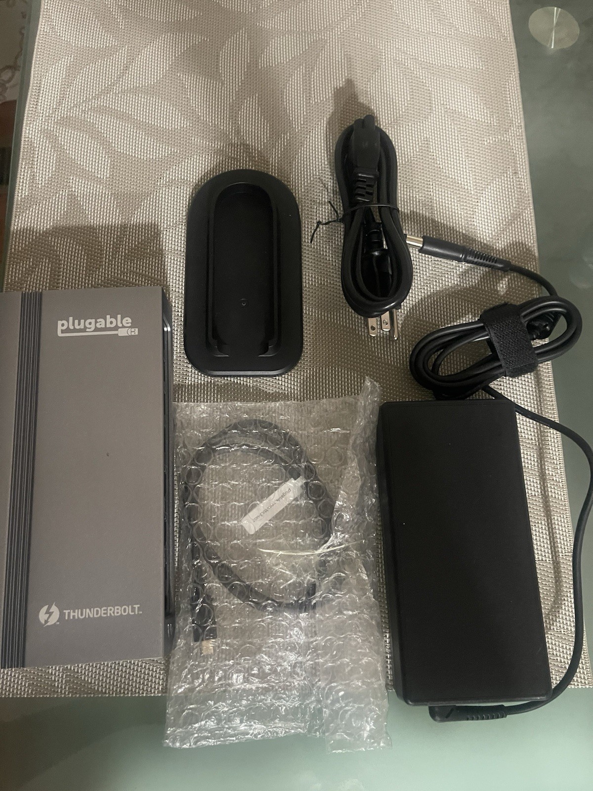 PLUGABLE Thunderbolt 4 16-in-1 Docking Station For Macbook Air/Pro TBT4-UDZ