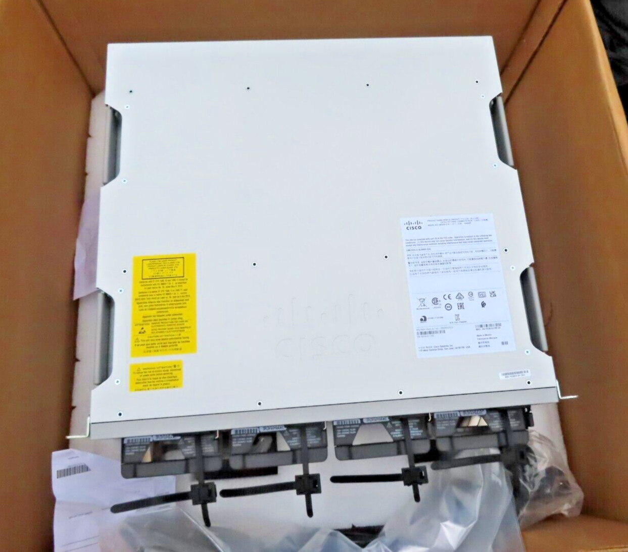 NEW Cisco C9404R= 1xC9400-SUP-1XL-2, 1XSUR-1XL, 2x LC-48UX, 1X3200AC