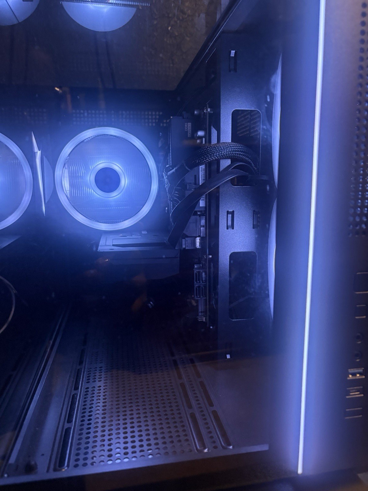 Custom/Whitebox Ryzen 7 7700X 16GB RTX 5060 954GB SSD Win 11 RGB Tower