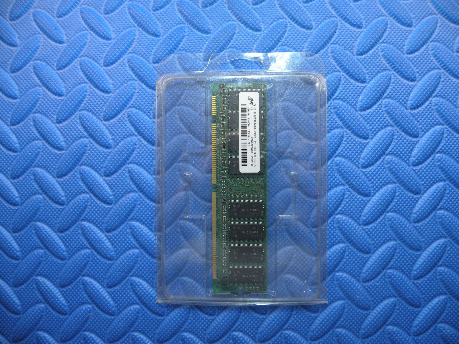 Micron MT9LSDT1672G-133E1 256MB SYNCH 133MHz CL3 Computer Desktop Memory