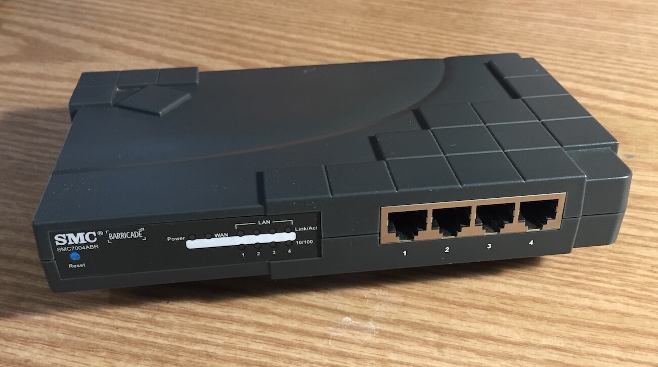 SMC Barricade SMC7004ABR 4 Port 10/100 Mbps Broadband Router