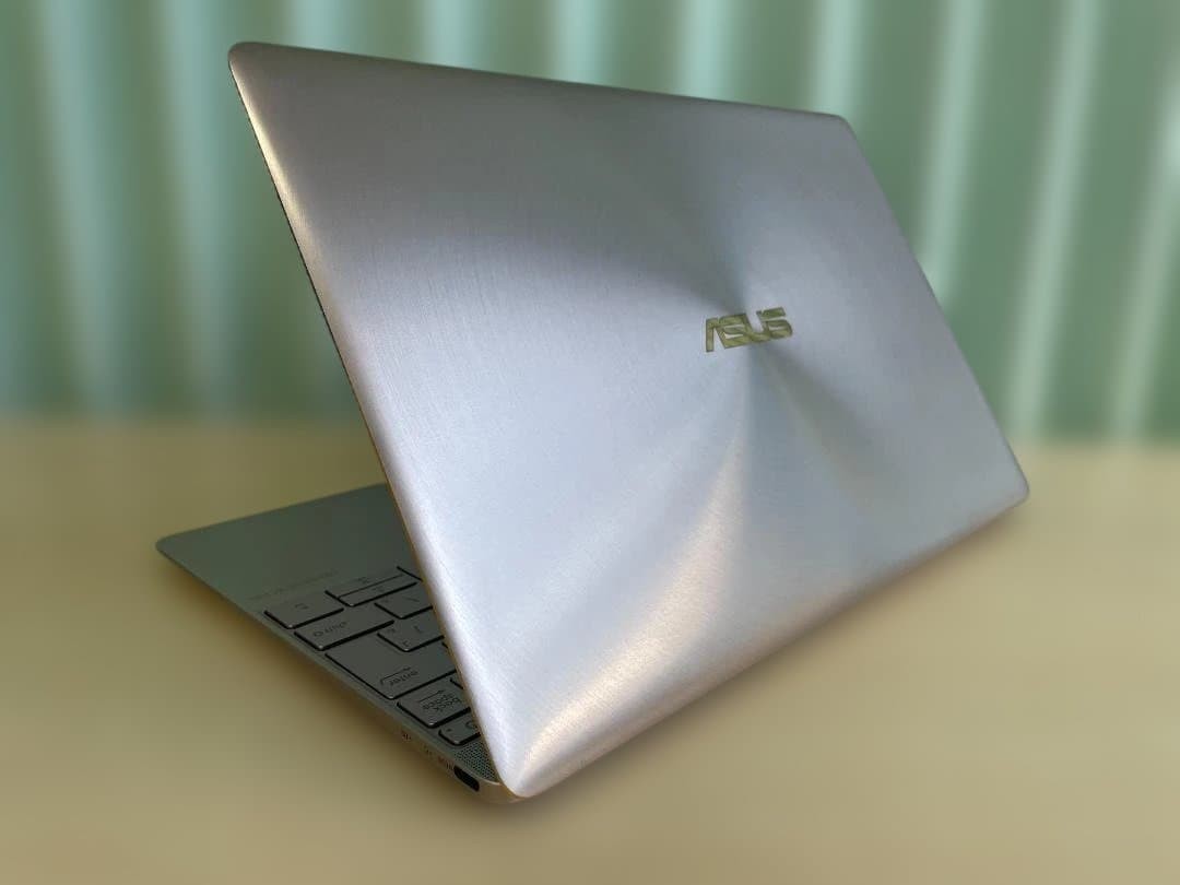 ASUS ZenBook 3 UX390 12.5in FHD Intel Core i5-7200U 8GB RAM 256GB SSD Tested