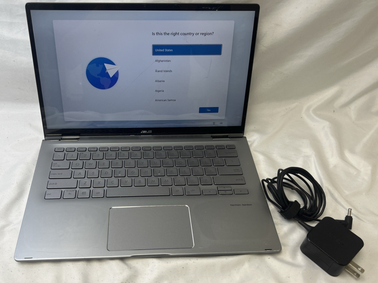 ASUS ZenBook Flip Q406D 14” Ryzen 5 3500U 8GB RAM Laptop 256SSD, With Charger