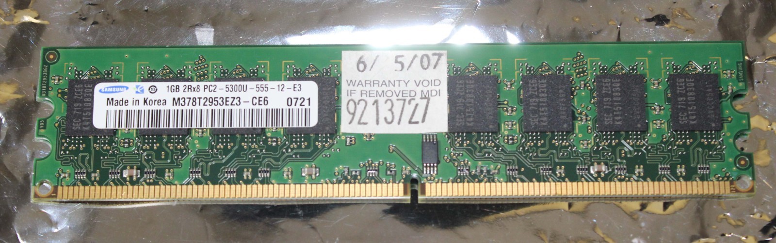 SAMSUNG 1GB 2Rx8 PC2-5300U-555-12-E3 M378T2953EZ3-CE6