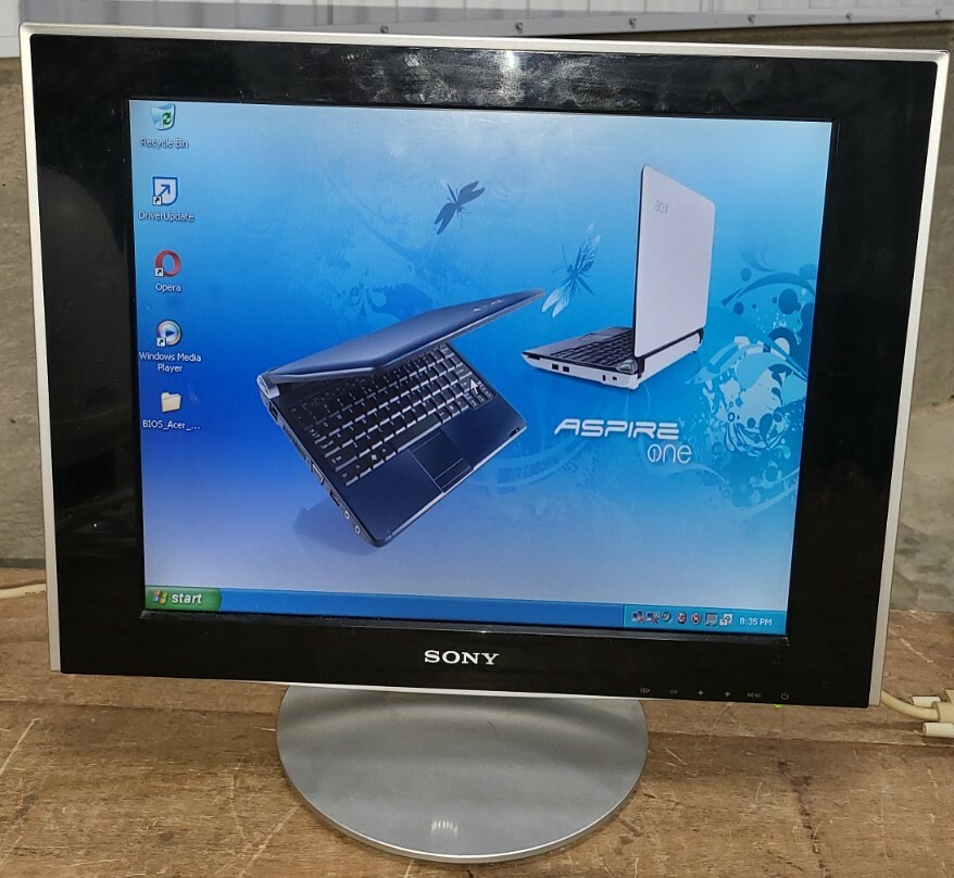 Sony SDM-HS73 17" Flat Panel LCD Monitor With VGA & Power Cables -Tested WORKS 