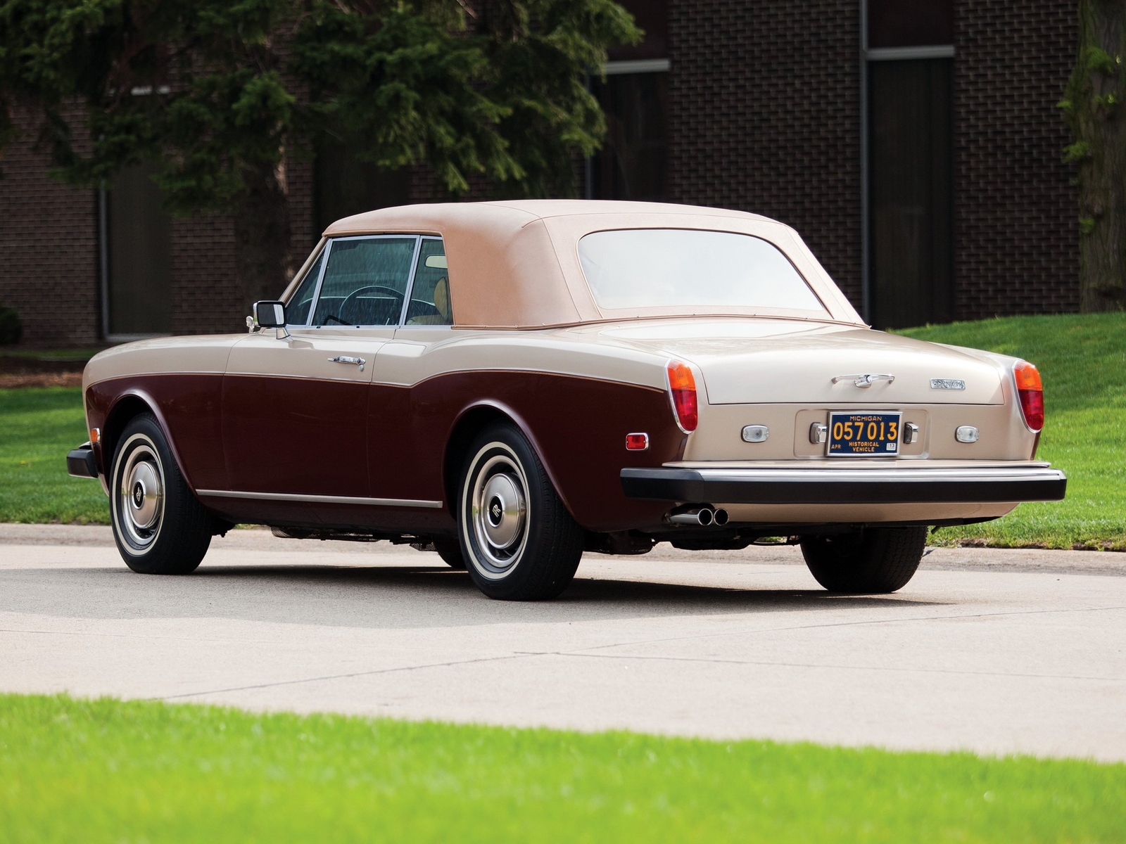 Cars rolls royce corniche drophead coupe Desk Mat Stitched