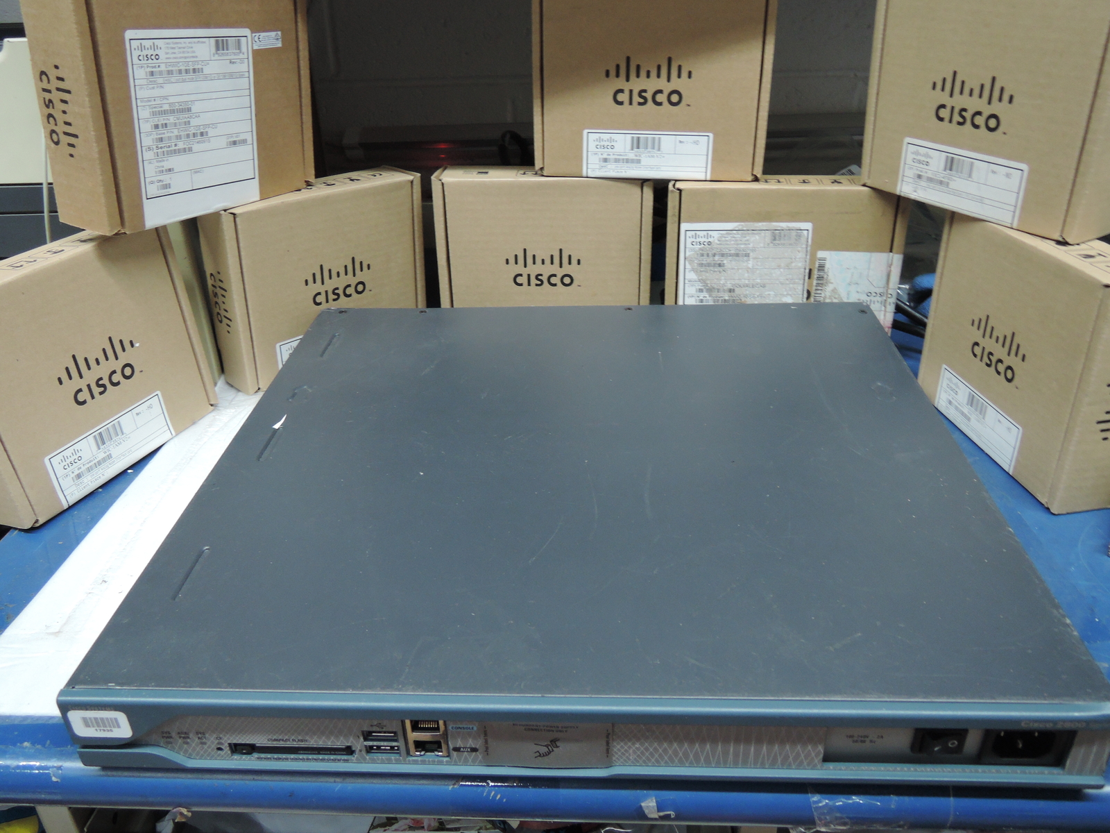  CISCO2811-HSEC/K9 2811 Security Router - FACE PLATE BROKEN. ( No return )