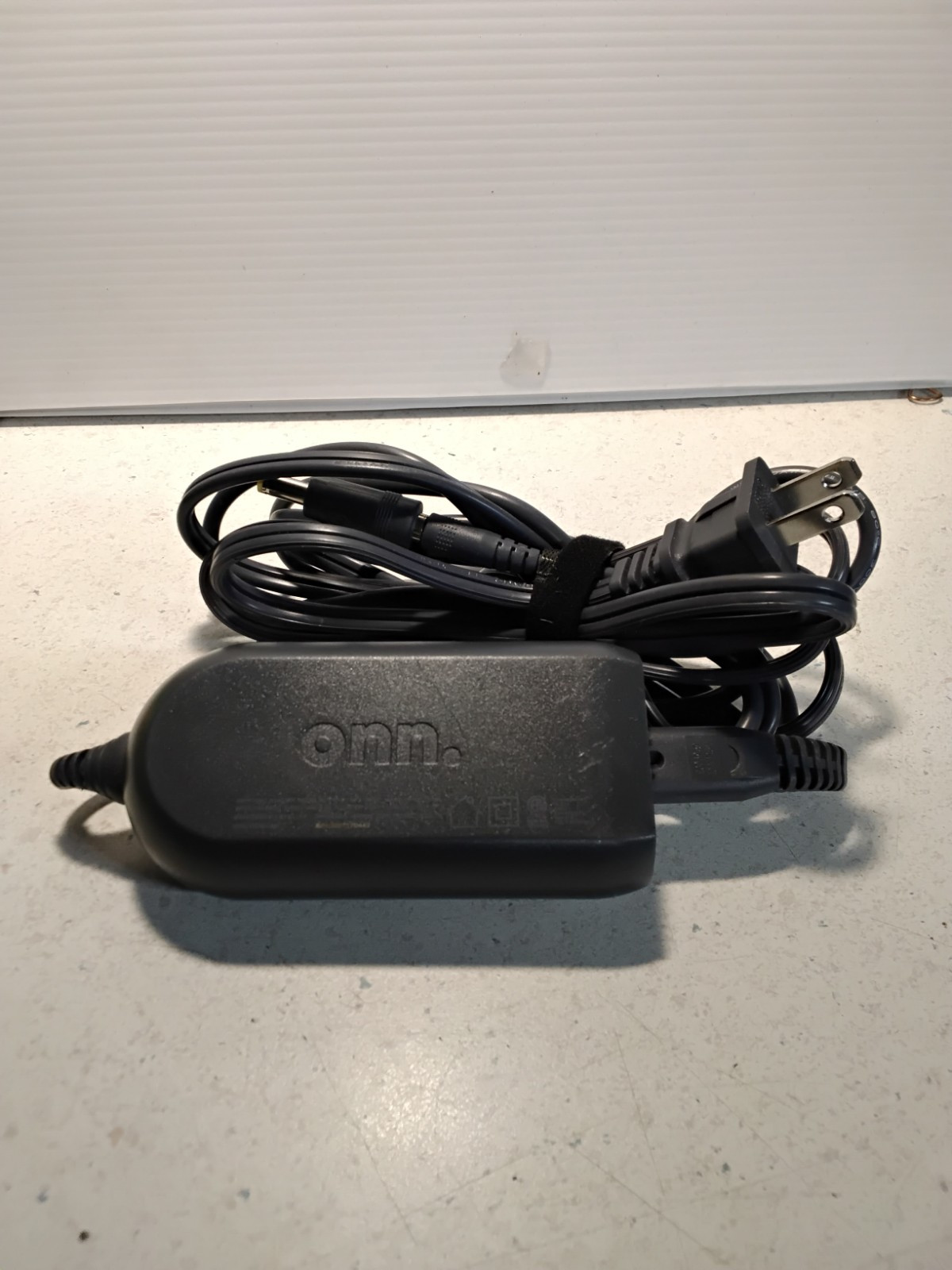 ONN ADS-65QI-19A-2 65W Universal Laptop Charger Single Tip Only