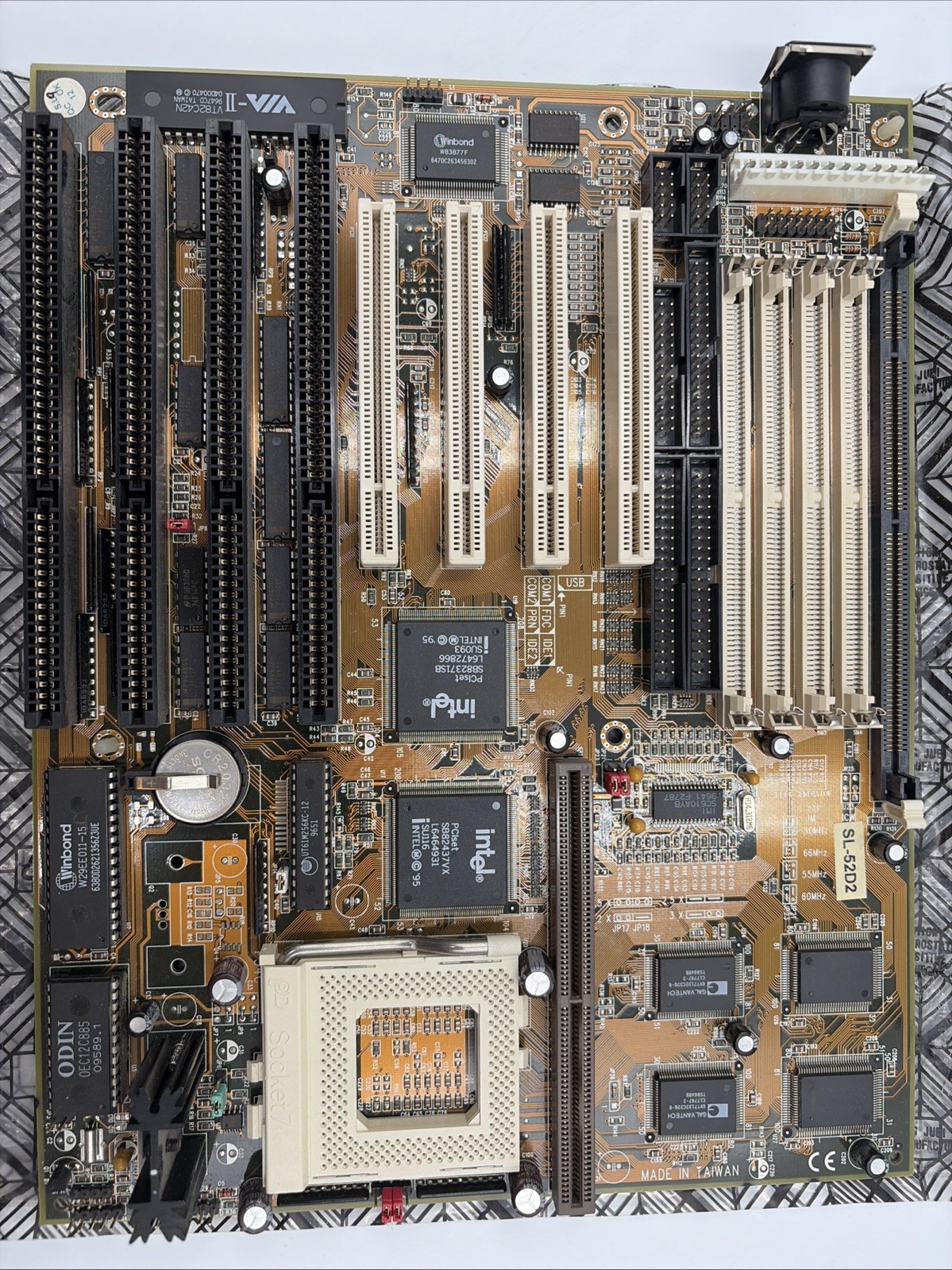 Soltek SL-52D2 Motherboard AT Socket 7 1 sdram, 4x72 pin simm 4x pci 4x isa