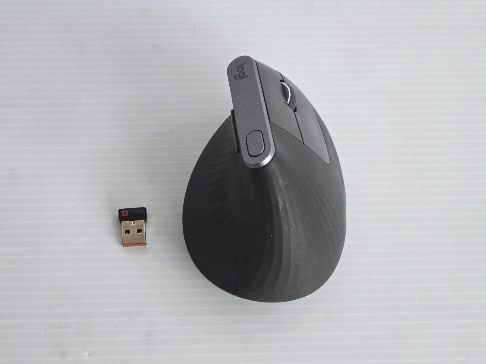 Logitech MX Vertical Advanced Ergonomic Mouse Graphite w/ USB Receiver Tested