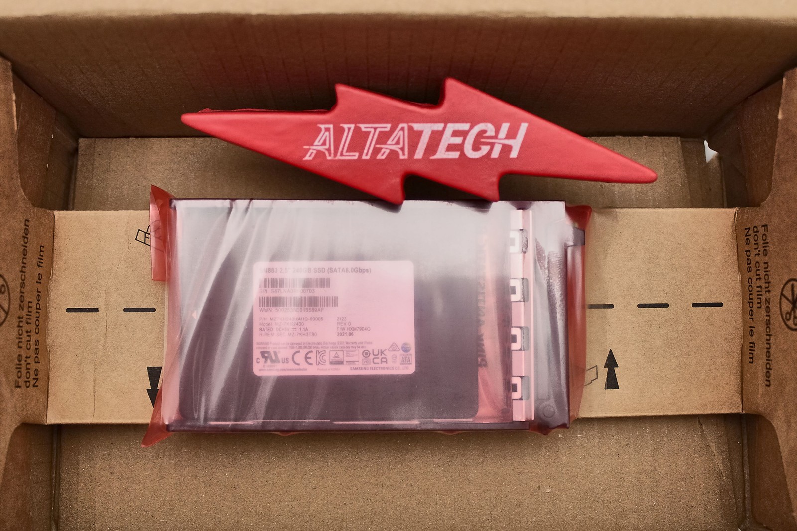 FUJITSU S26361-F5675-L240 240GB SSD SATA 2.5 6G MU RX300 S7 SOLID STATE DRIVE