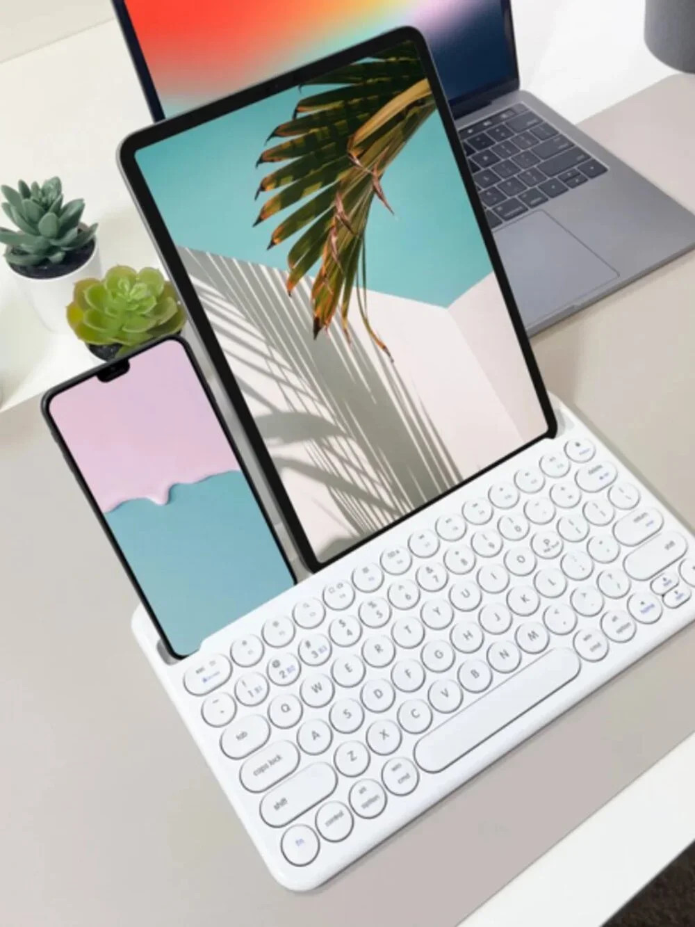 Macally Compact Bluetooth Keyboard w/ Tablet Slot White BTTABKEYBTPR