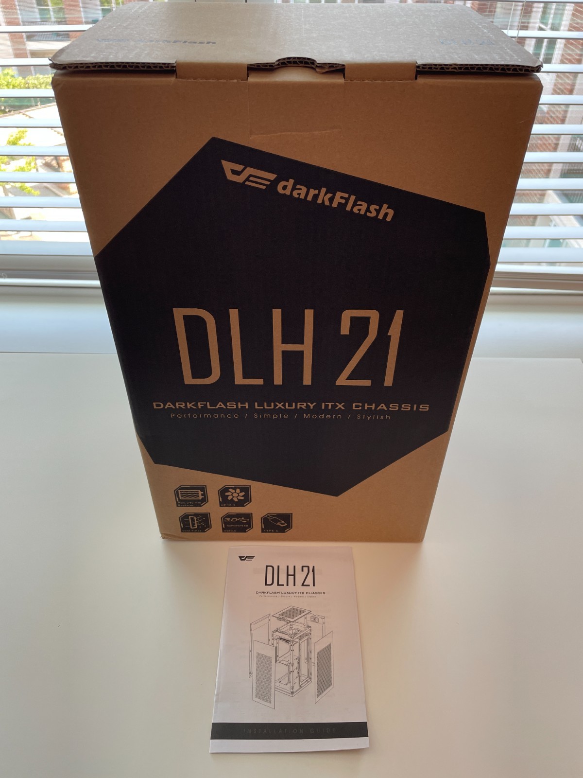DarkFlash DLH21 Mini-ITX Case (White ) w/ Noctua Fan (LED Not Working)