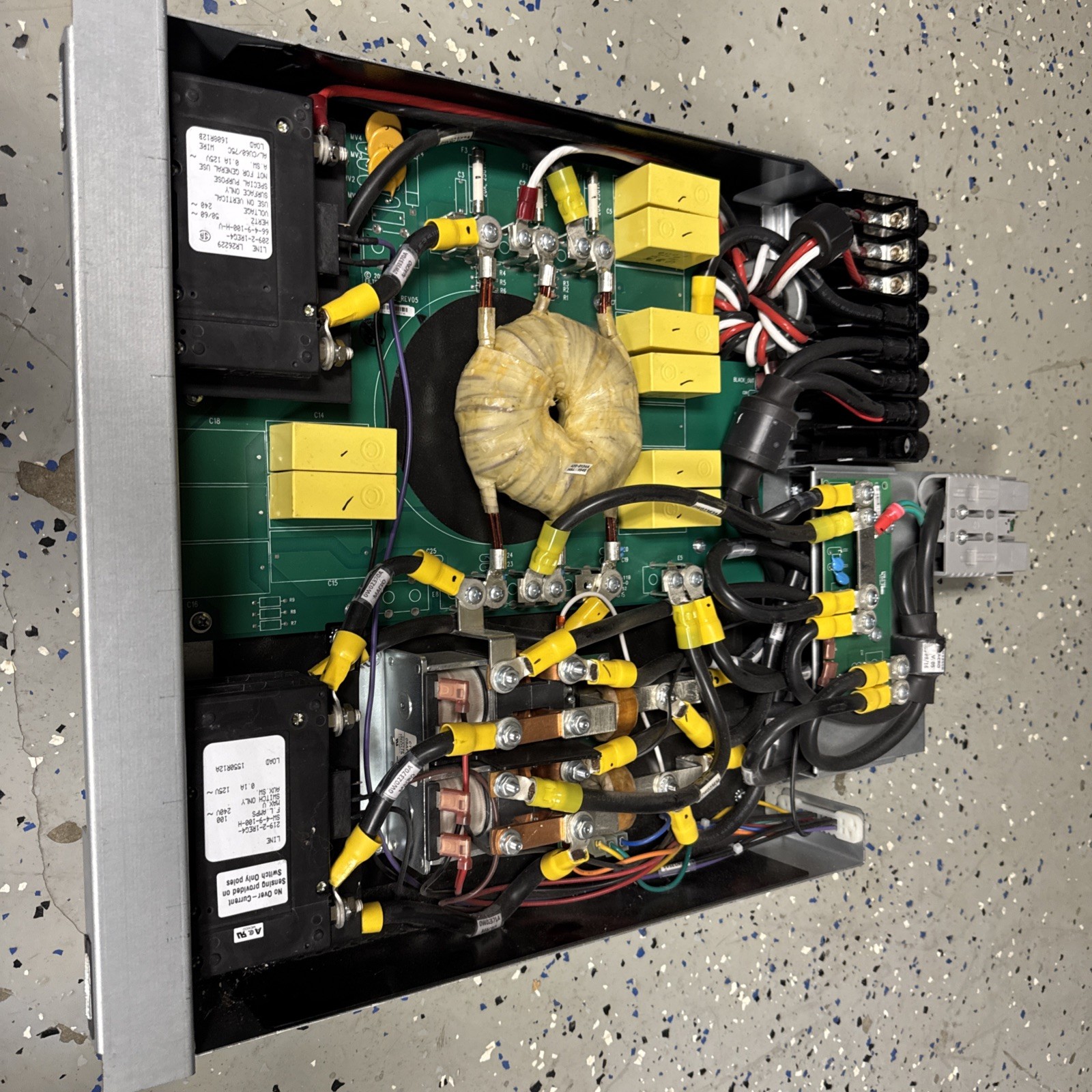APC SYMETRA LX BYPASS AND INPUT TRAY 