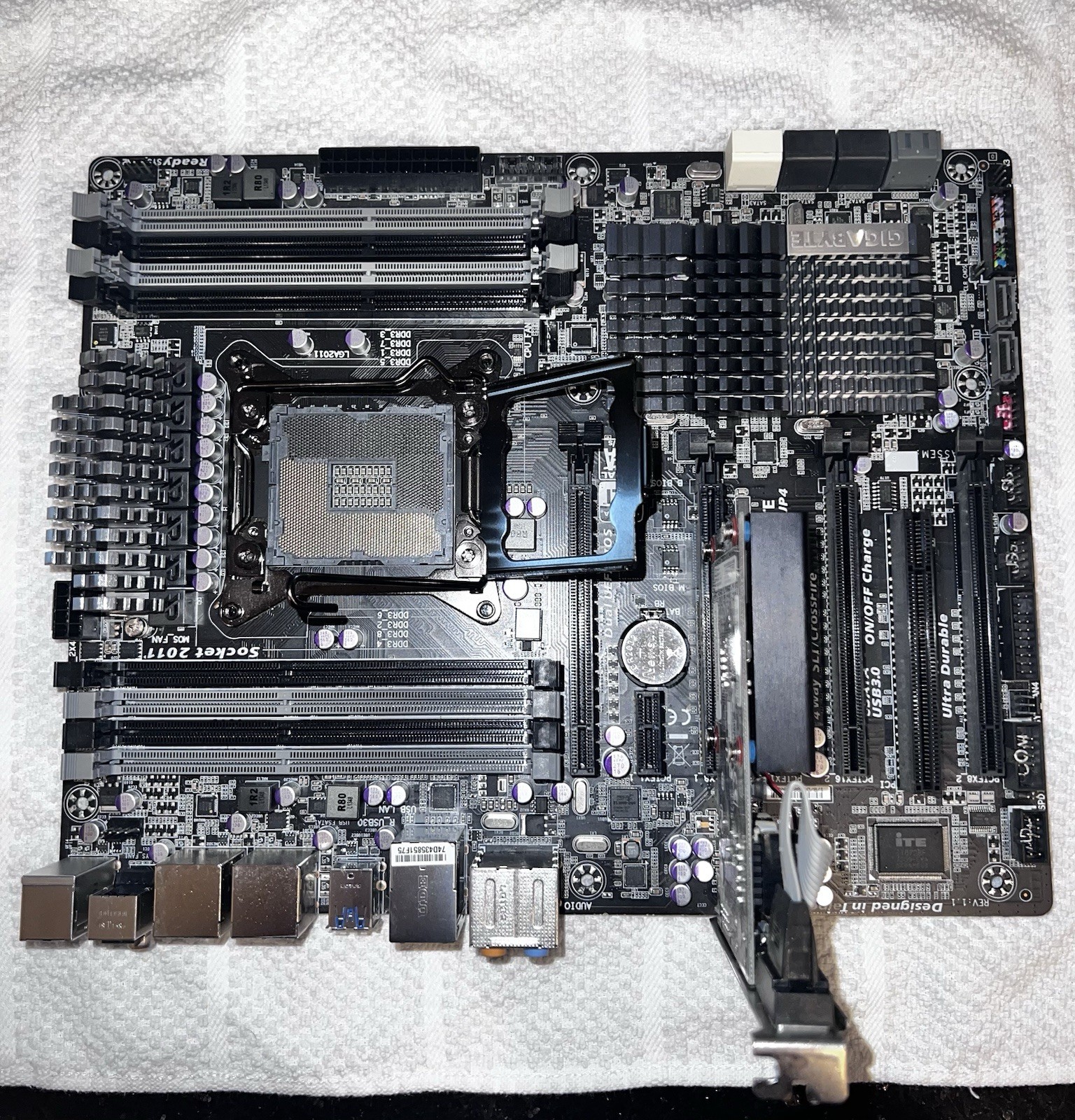 i7-4930K + GA-X79-UP4 + GT 710 – Full Combo – Tested