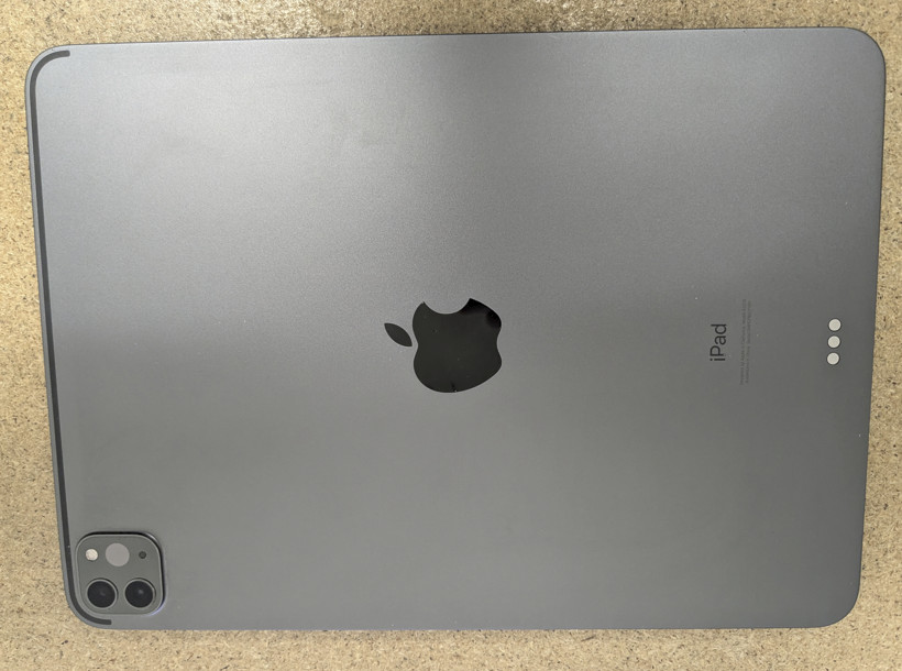 Good Apple iPad Pro 2nd Gen A2228 128 GB 11 in Space Gray - Scratches