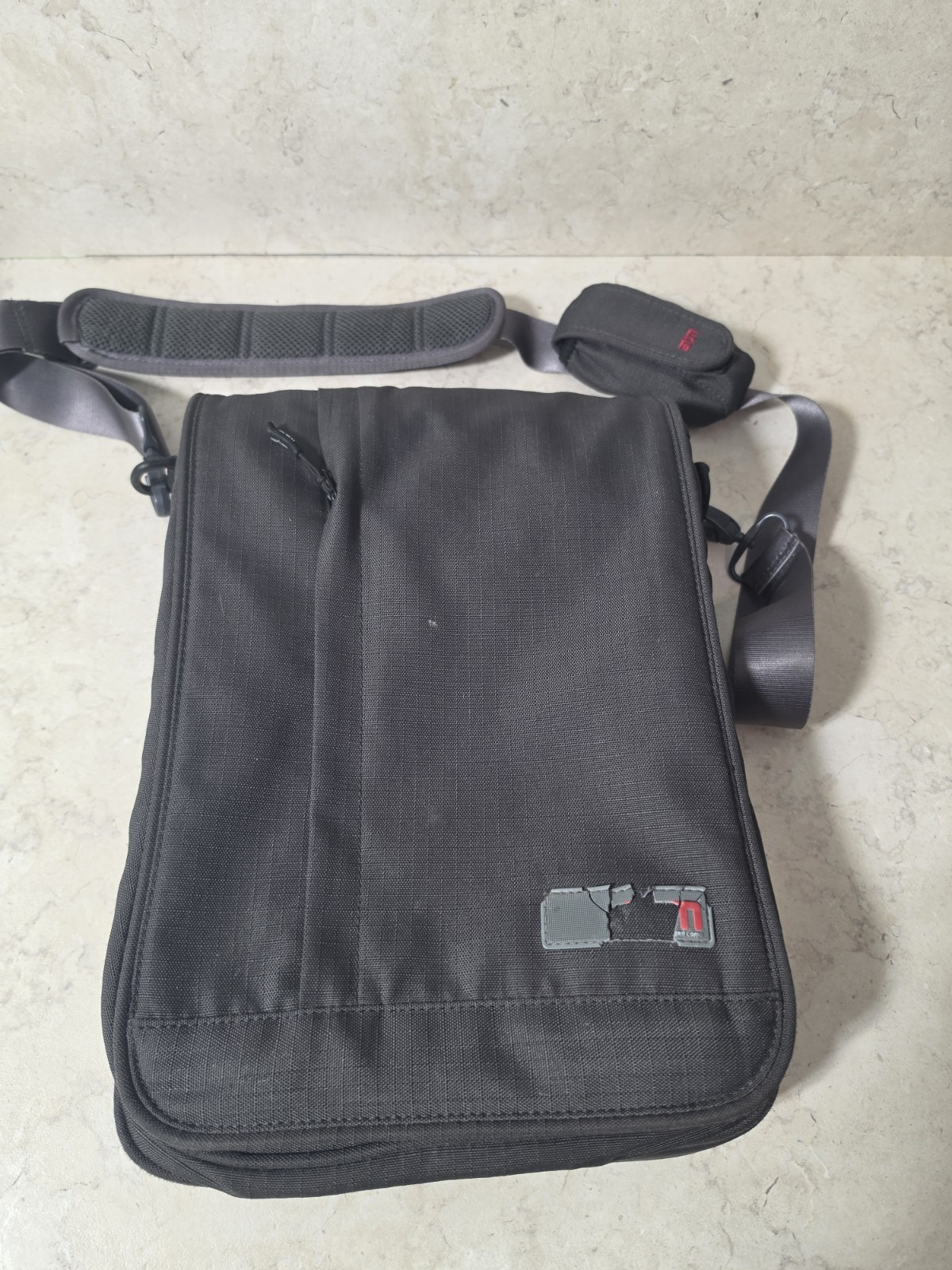 STM, Vertical Laptop bag, Padded, Gray Carbon, Messenger