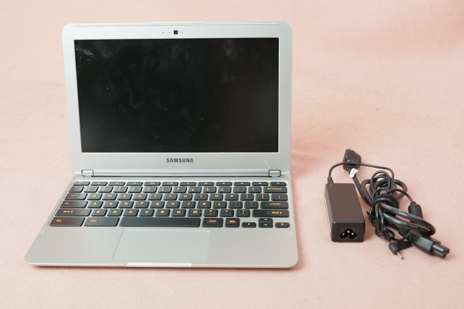 Samsung Chromebook XE303C12 11.6in Exynos 2GB 16GB Chrome OS Silver Charger
