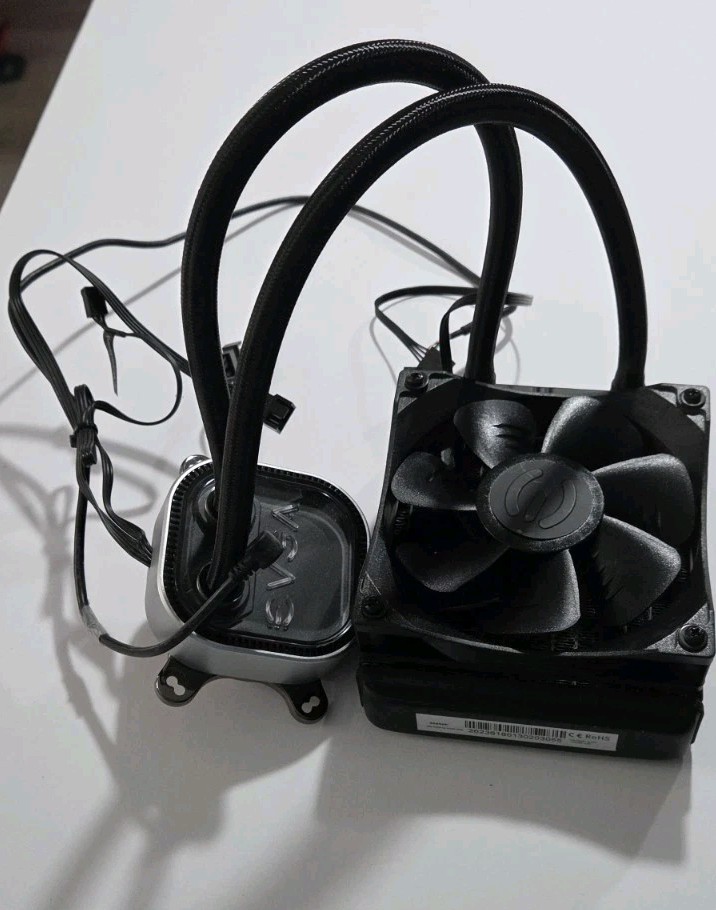 EVGA CLC 120 Liquid CPU Cooler – 120mm Radiator – AM4/Intel Compatible