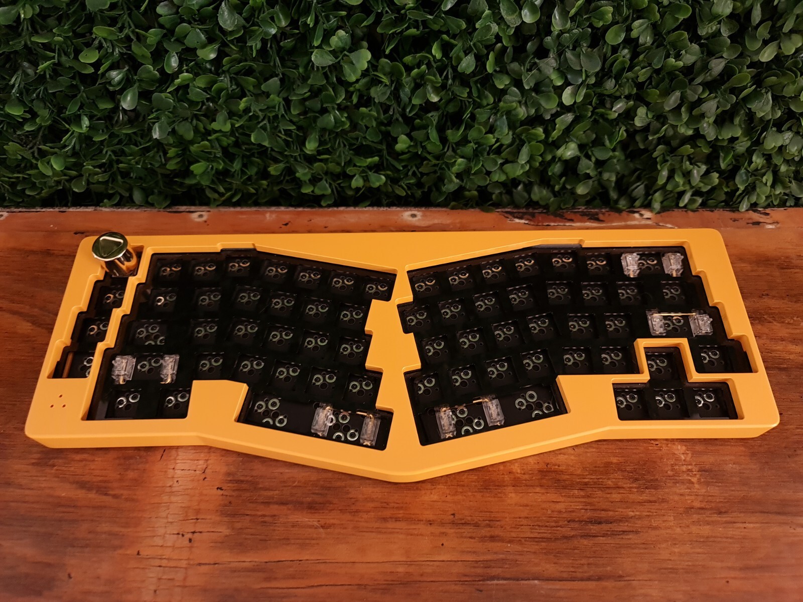 Sneakbox AVA Mechanical Keyboard Ergonomic E-Yellow Bare Alice layout