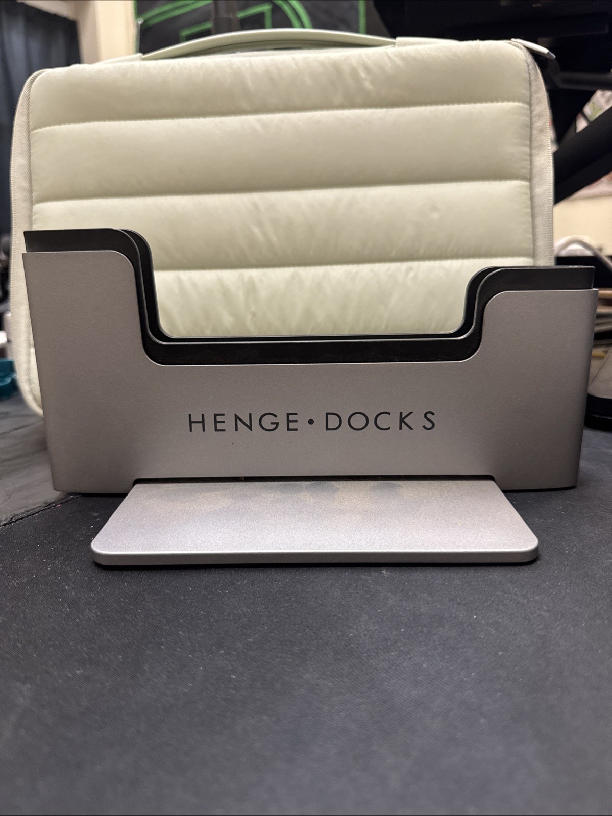 Brydge HD05VA15MBP Henge Docks Vertical Dock for 15" MacBook Pro w/Touch Bar