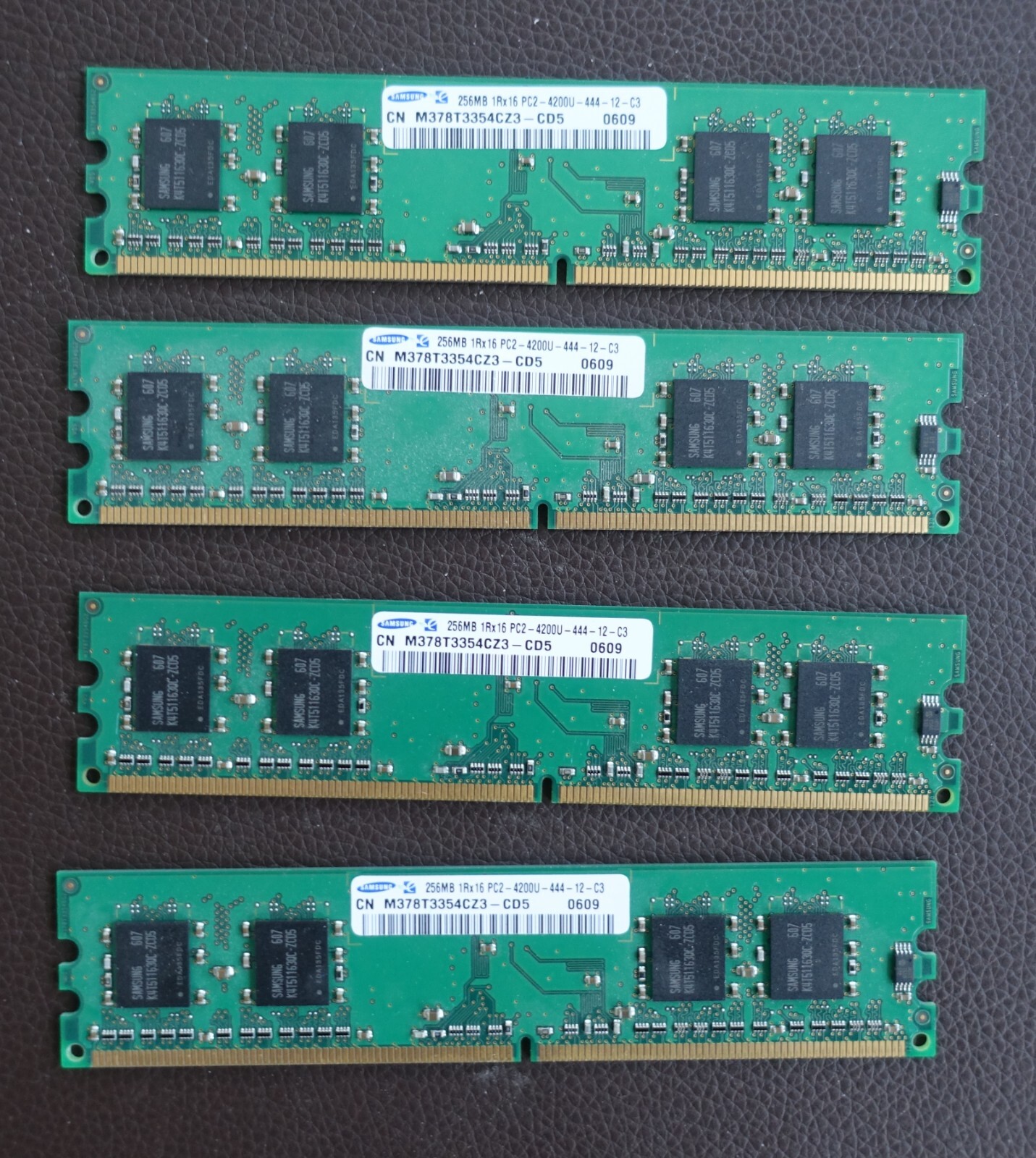 1GB (4 x 256MB) Samsung 1Rx16 PC2-4200U-444-12-C3 DDR2-533 SDRAM DIMM