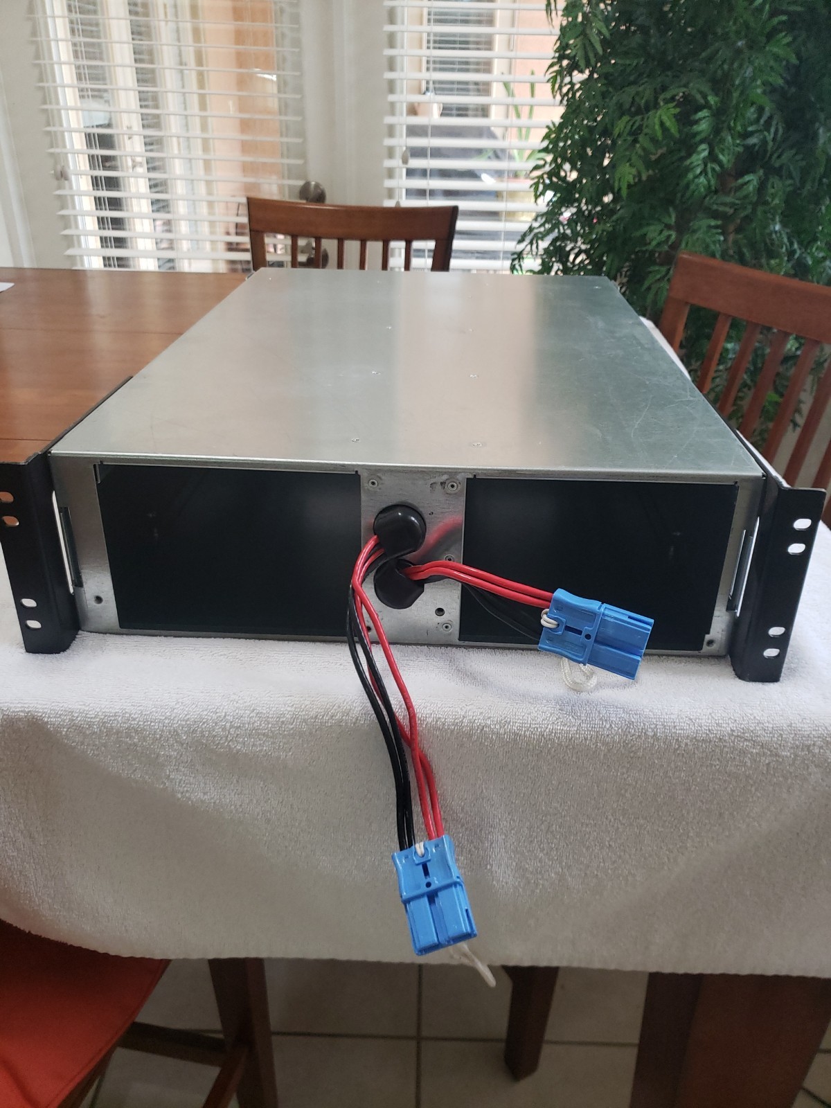 **LOOK*Absolute Sale APC SUA48RMXLBP3U*Housing Cabinet 4 UPS Power Supply 2200VA